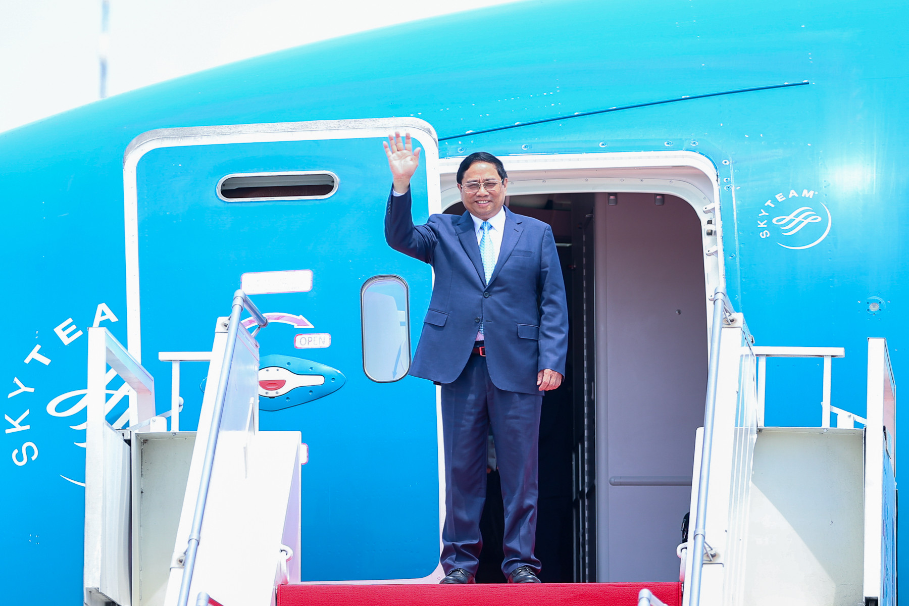 Thủ tướng Phạm Minh Chính tới Indonesia, bắt đầu chuyến công tác dự Hội nghị cấp cao ASEAN lần thứ 43 - Ảnh 1.