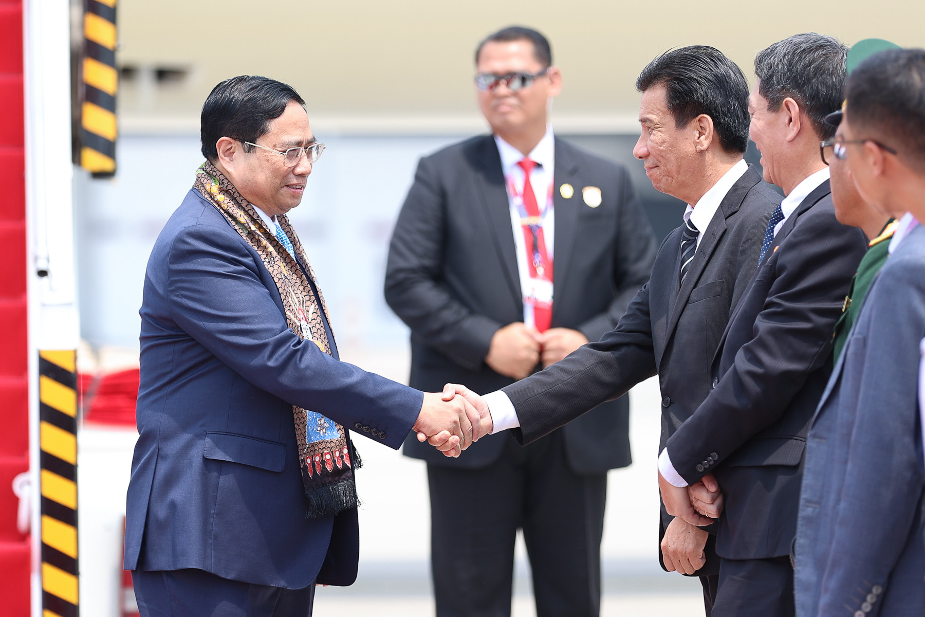 Thủ tướng Phạm Minh Chính tới Indonesia, bắt đầu chuyến công tác dự Hội nghị cấp cao ASEAN lần thứ 43 - Ảnh 3.