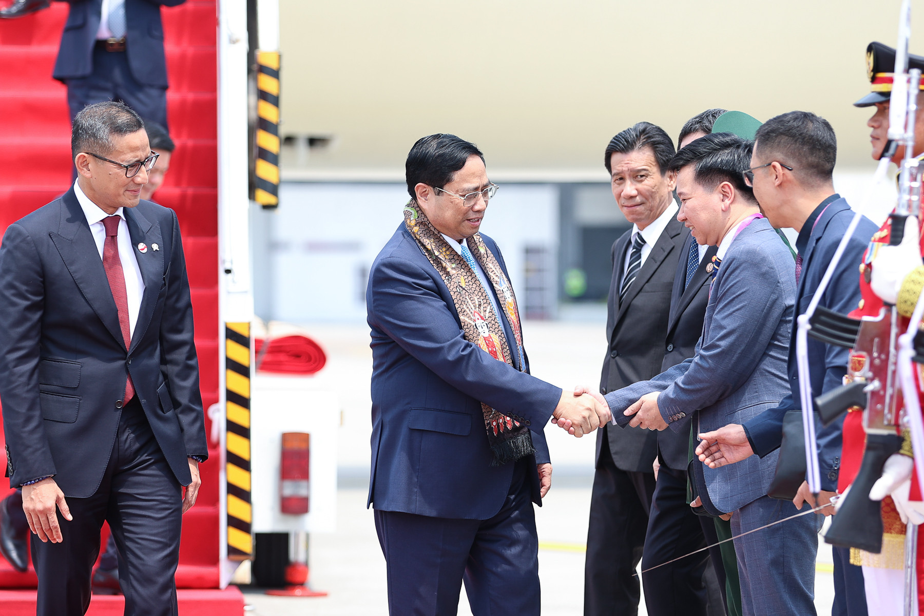 Thủ tướng Phạm Minh Chính tới Indonesia, bắt đầu chuyến công tác dự Hội nghị cấp cao ASEAN lần thứ 43 - Ảnh 4.