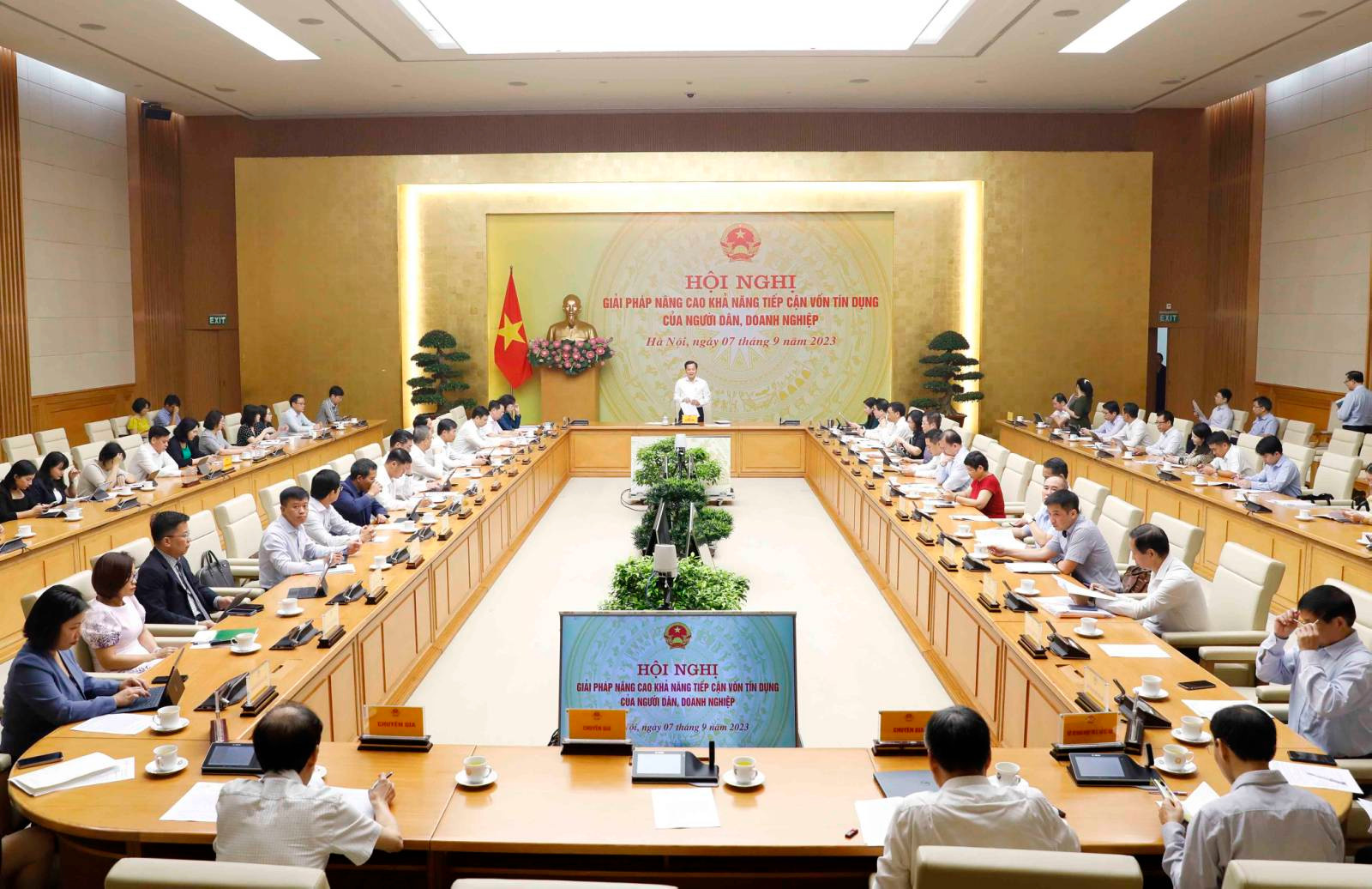 Phó Thủ tướng Lê Minh Khái chủ trì họp bàn giải pháp nâng cao khả năng tiếp cận tín dụng của người dân, doanh nghiệp - Ảnh 3.