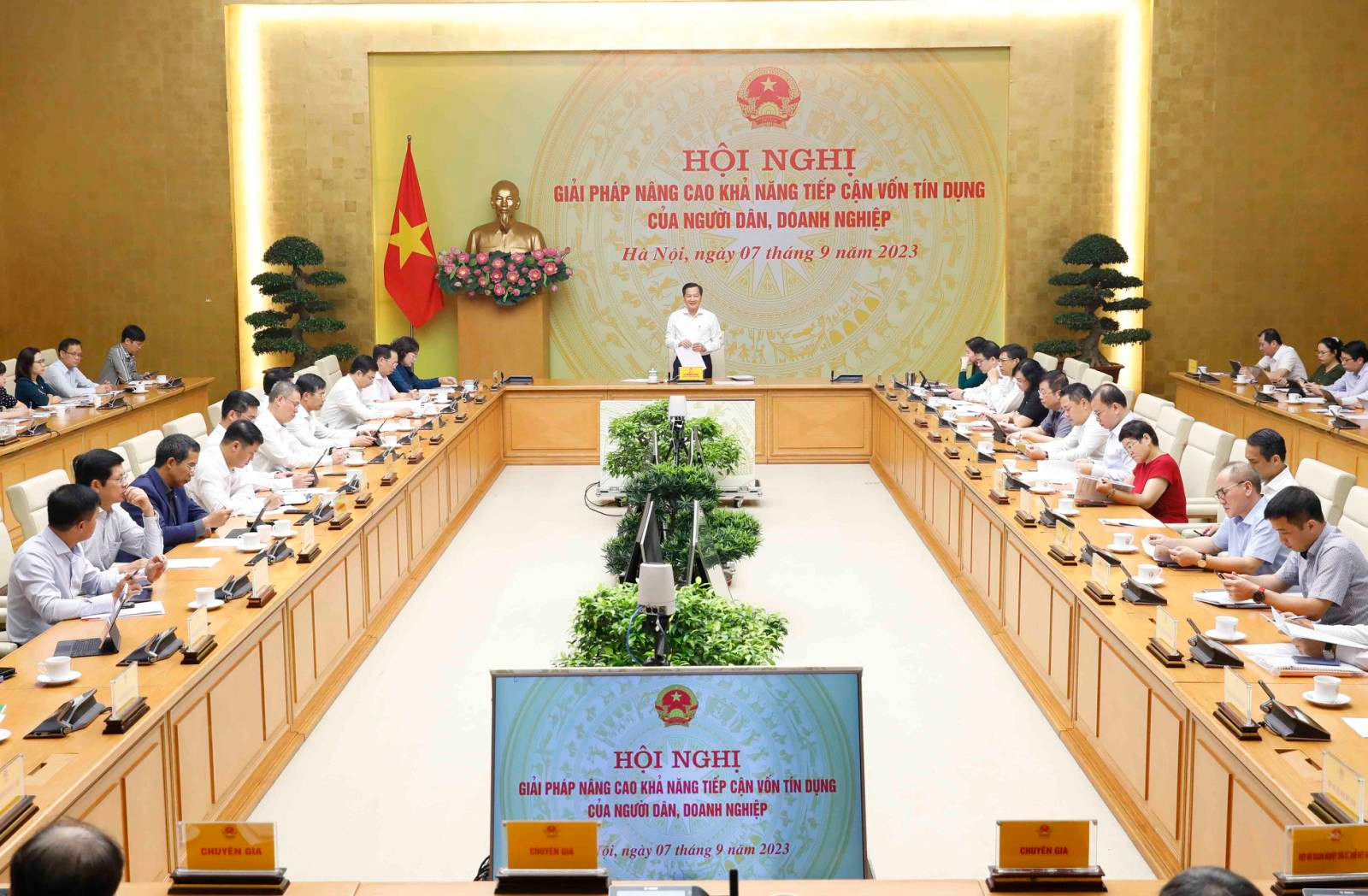 Phó Thủ tướng Lê Minh Khái chủ trì họp bàn giải pháp nâng cao khả năng tiếp cận tín dụng của người dân, doanh nghiệp - Ảnh 8.