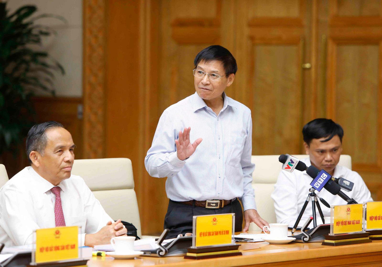 Phó Thủ tướng Lê Minh Khái chủ trì họp bàn giải pháp nâng cao khả năng tiếp cận tín dụng của người dân, doanh nghiệp - Ảnh 6.