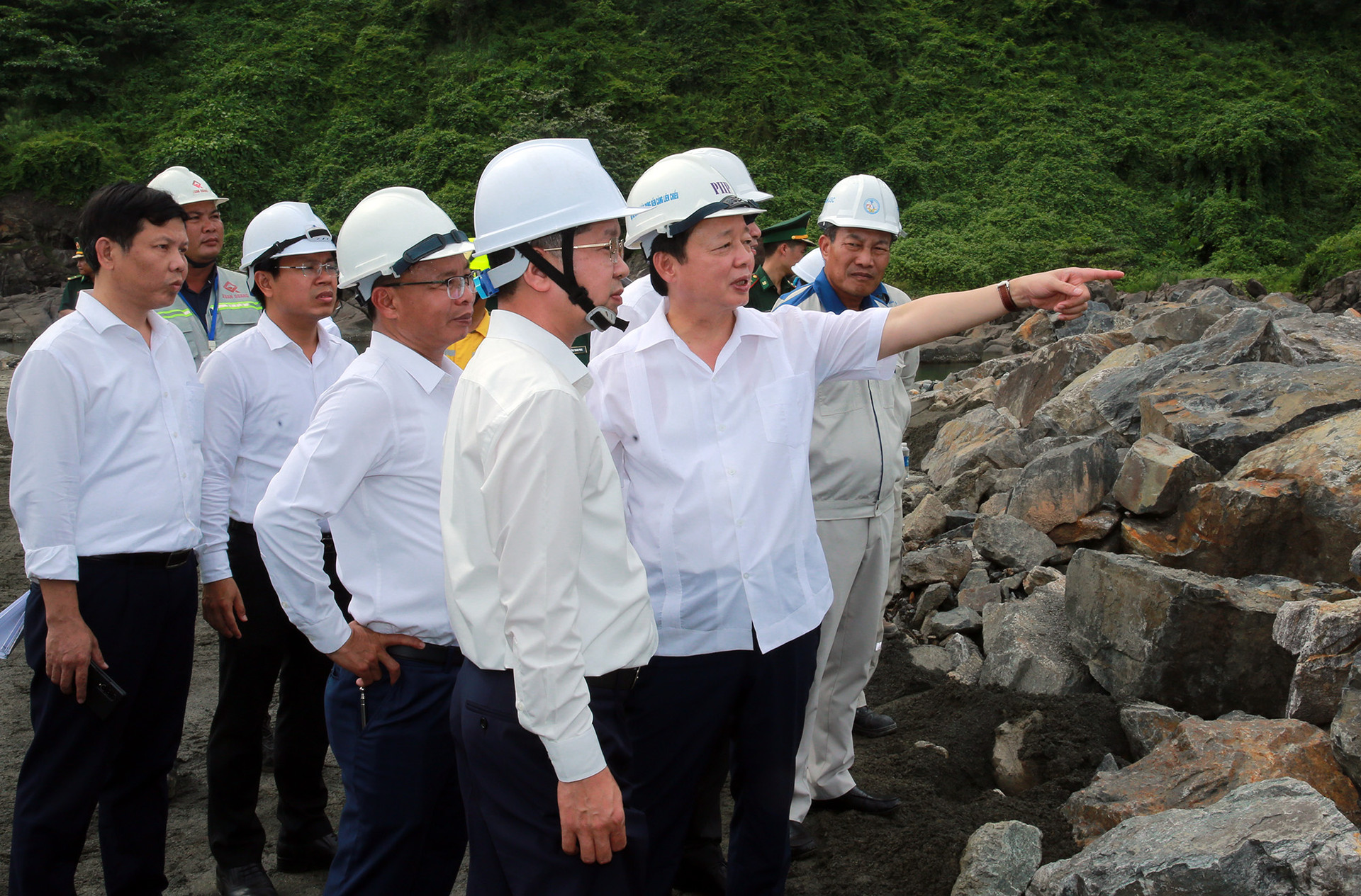 Phó Thủ tướng Trần Hồng Hà kiểm tra dự án Bến cảng Liên Chiểu - Ảnh 2.