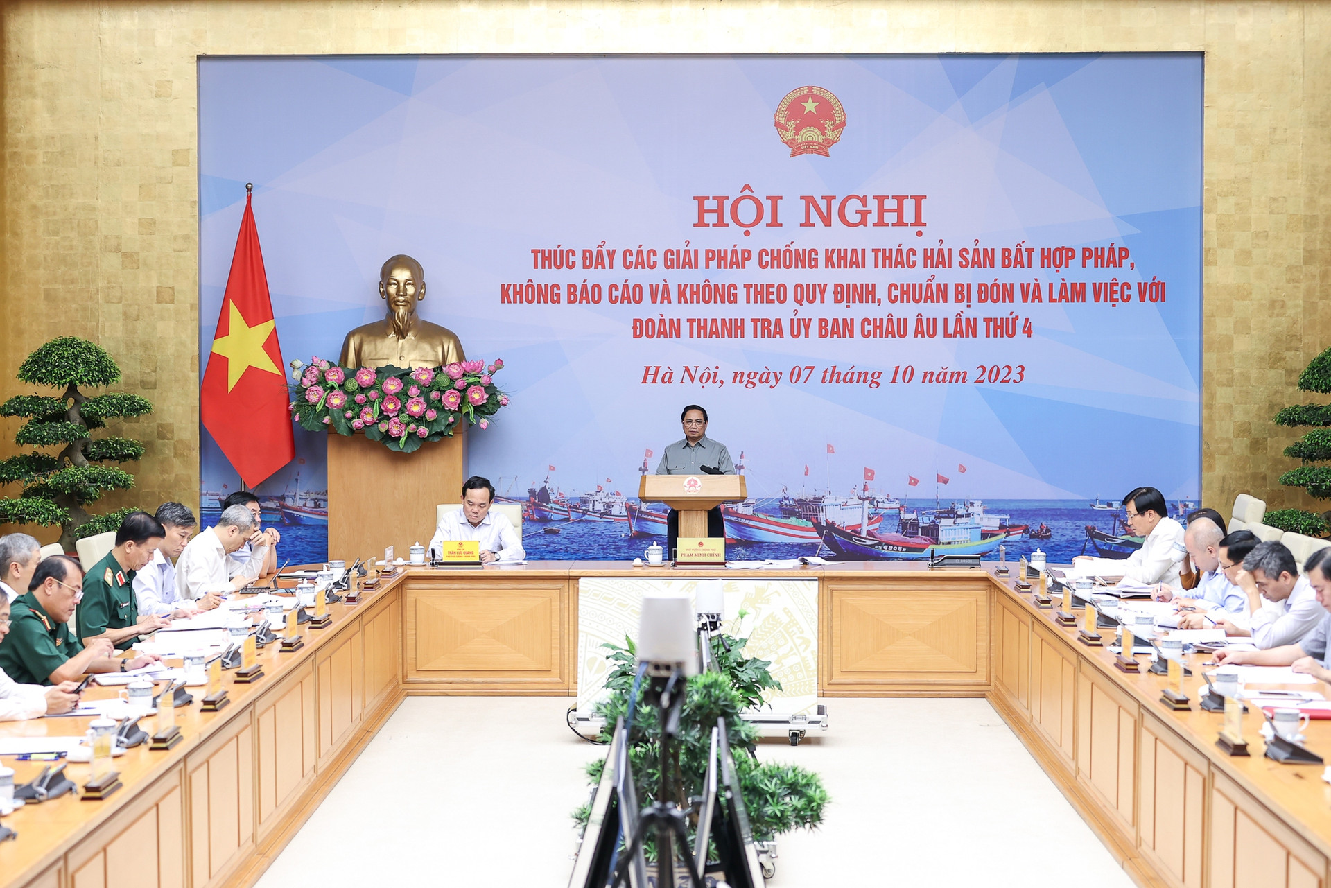 Kiên quyết không để tàu cá Việt Nam khai thác hải sản bất hợp pháp ở vùng biển nước ngoài - Ảnh 1.