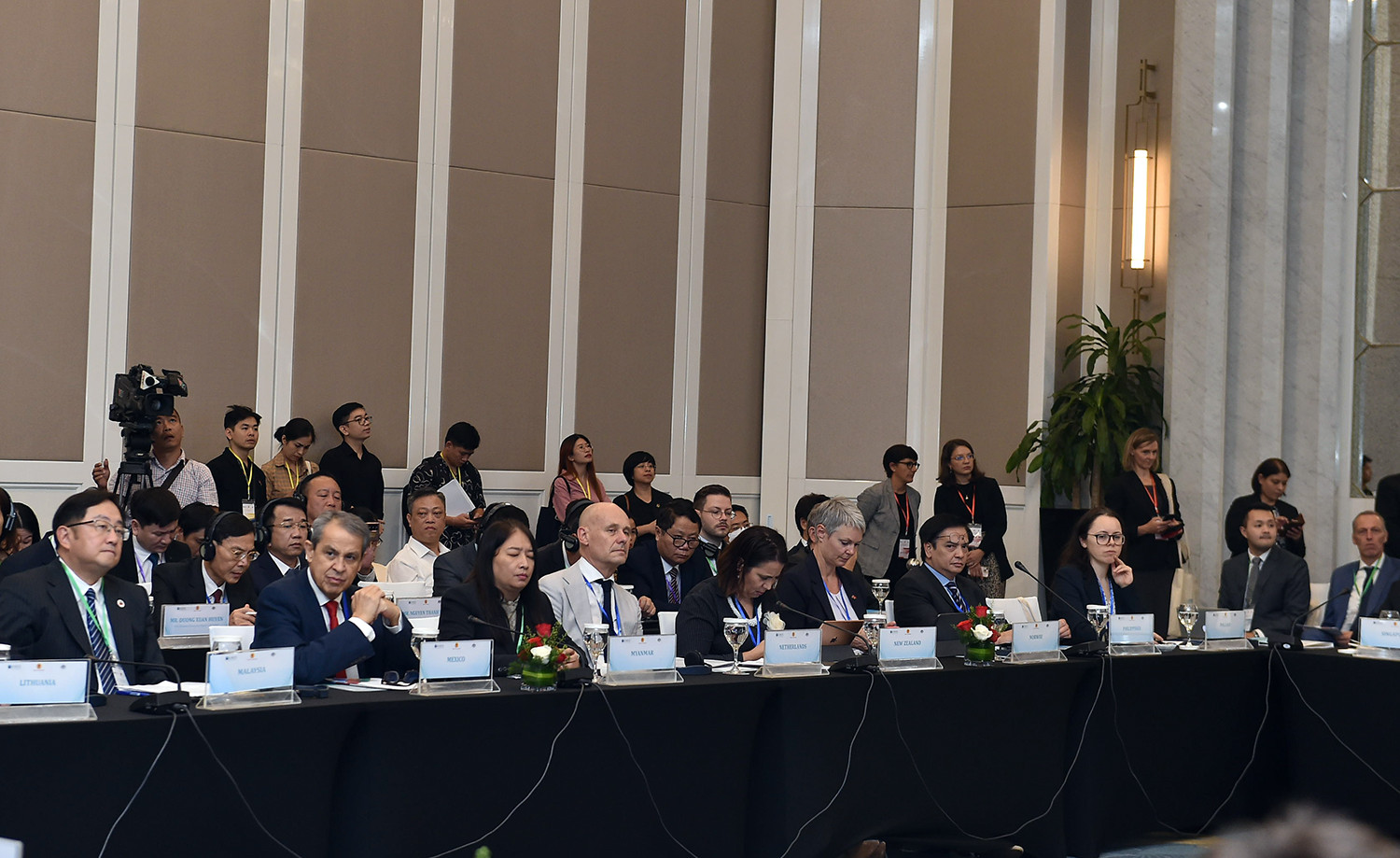 Phó Thủ tướng Trần Lưu Quang nêu 5 định hướng thúc đẩy hợp tác đầu tư OECD-Đông Nam Á - Ảnh 4.