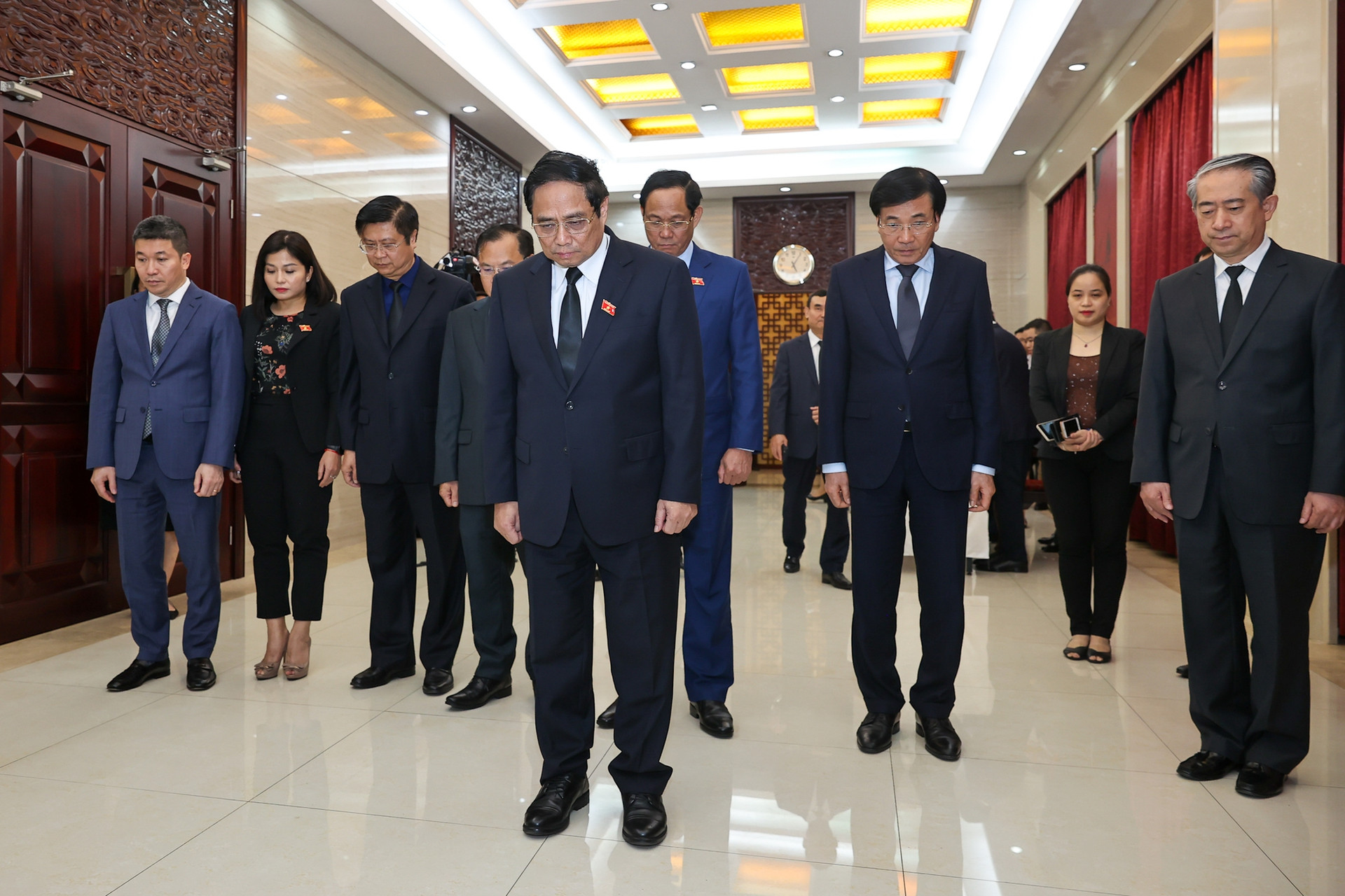 Thủ tướng Phạm Minh Chính viếng nguyên Thủ tướng Trung Quốc Lý Khắc Cường - Ảnh 2.