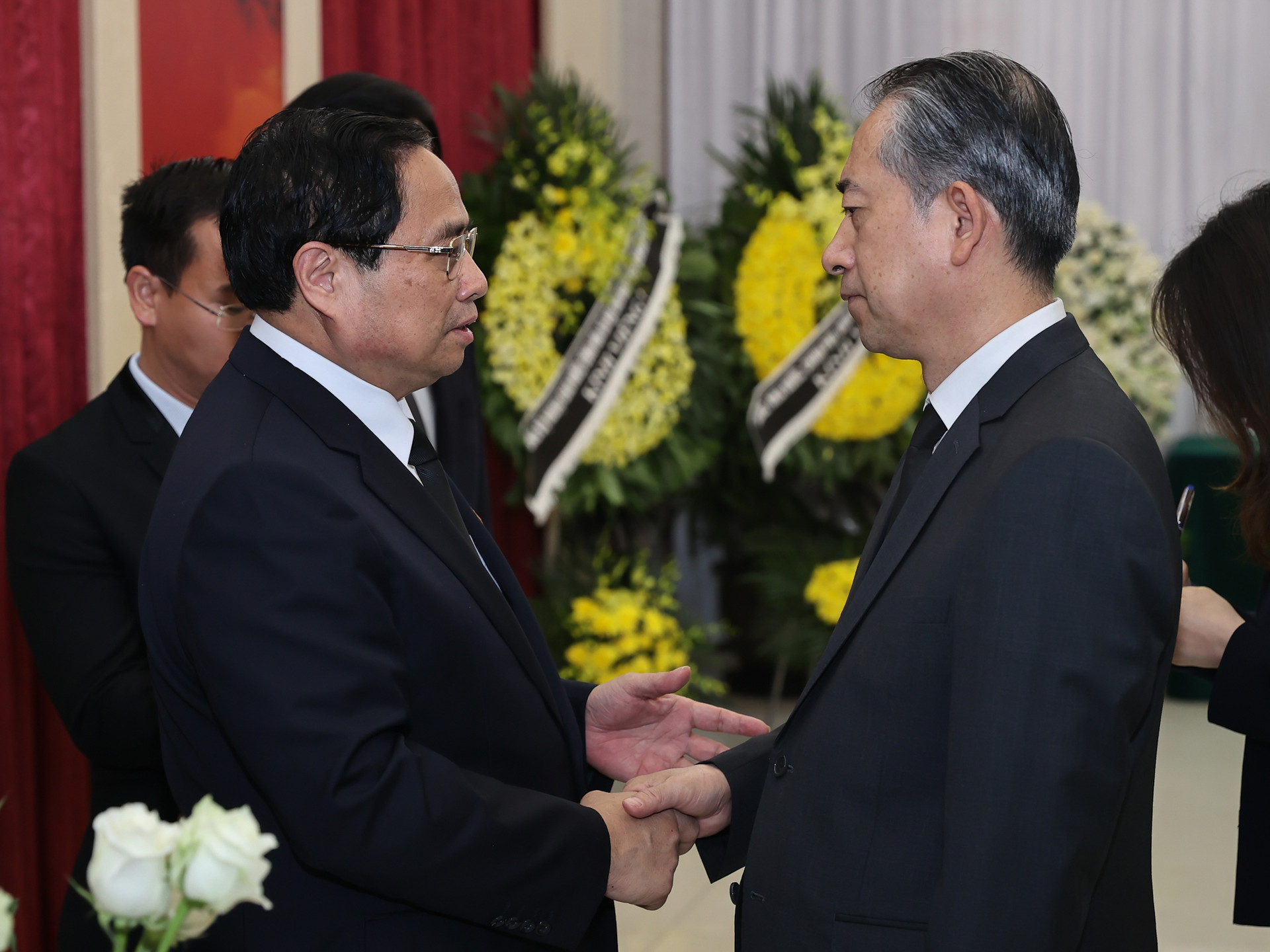 Thủ tướng Phạm Minh Chính viếng nguyên Thủ tướng Trung Quốc Lý Khắc Cường - Ảnh 4.