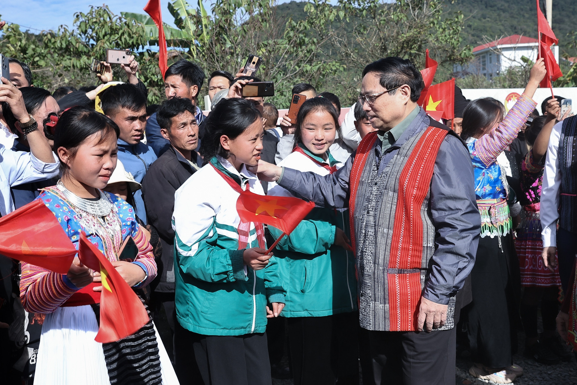 Thủ tướng chung vui Ngày hội đại đoàn kết cùng đồng bào các dân tộc tỉnh Lai Châu- Ảnh 4.
