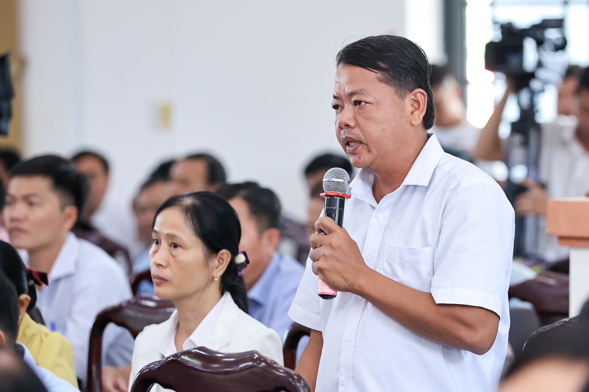 Thủ tướng Phạm Minh Chính tiếp xúc cử tri sau kỳ họp thứ sáu Quốc hội khóa XV- Ảnh 9.