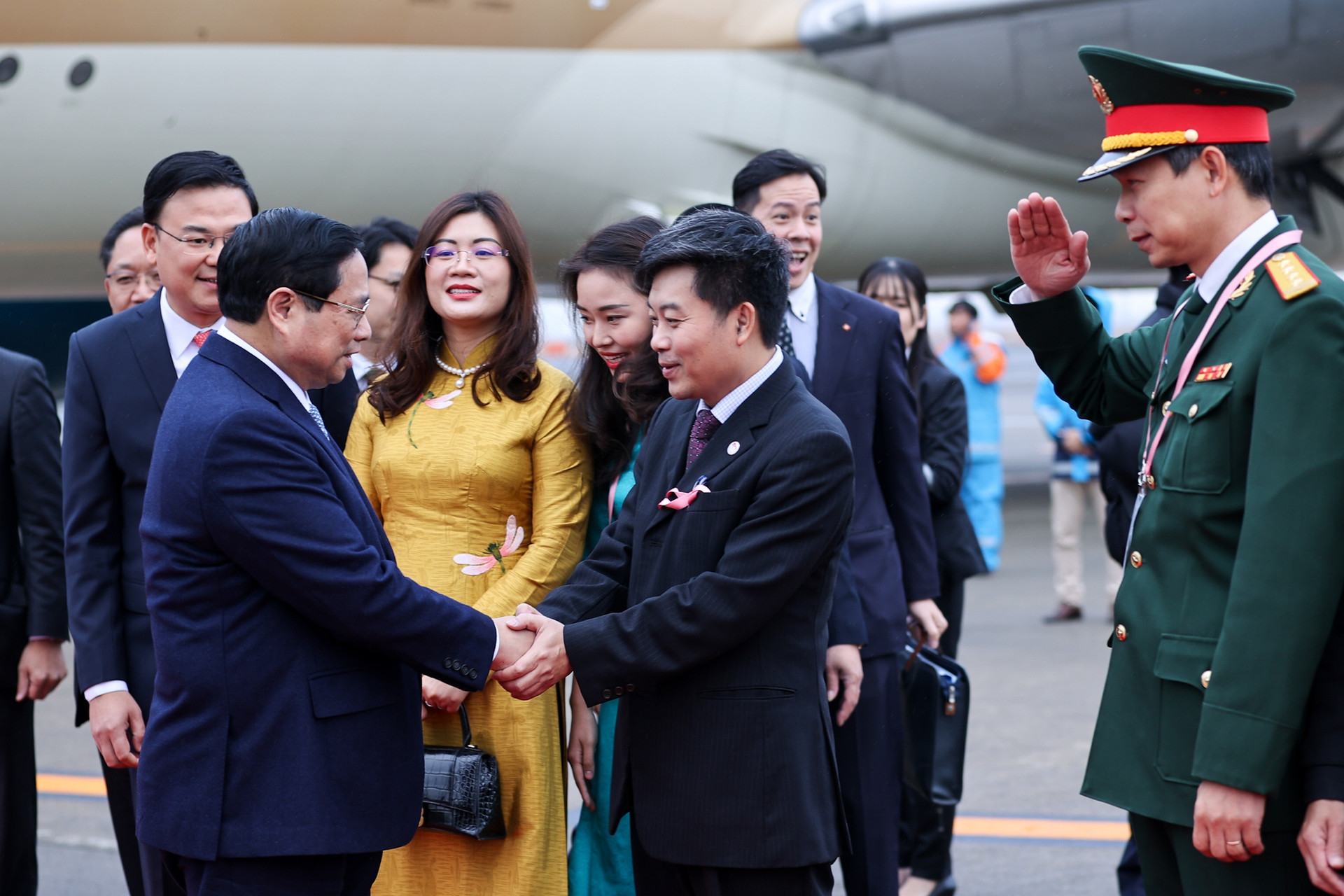 Thủ tướng Phạm Minh Chính tới Tokyo, bắt đầu chuyến công tác tại Nhật Bản- Ảnh 3.