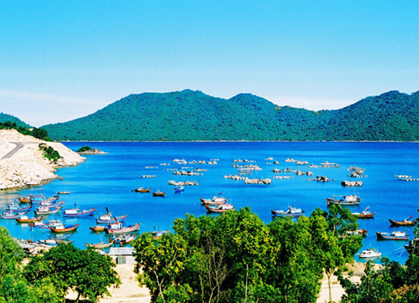 Phú Yên phát triển kinh tế dựa trên lợi thế biển- Ảnh 1.