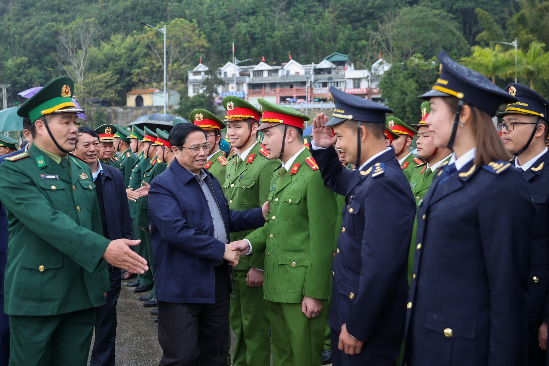 Thủ tướng Phạm Minh Chính: Cao Bằng cần đẩy mạnh phát triển kinh tế cửa khẩu- Ảnh 6.