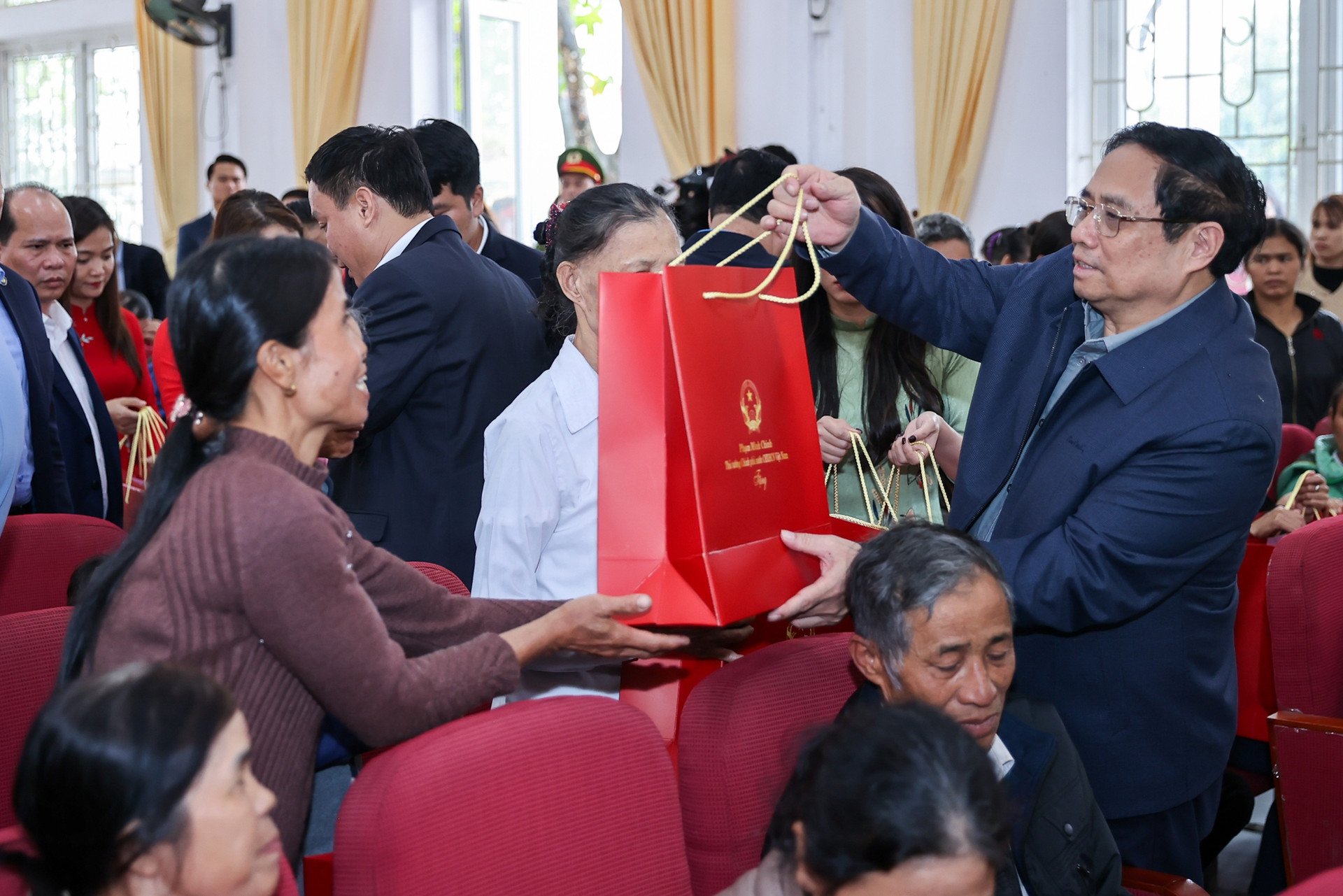 Thủ tướng Chính phủ dâng hương tưởng niệm Chủ tịch Hồ Chí Minh- Ảnh 6.