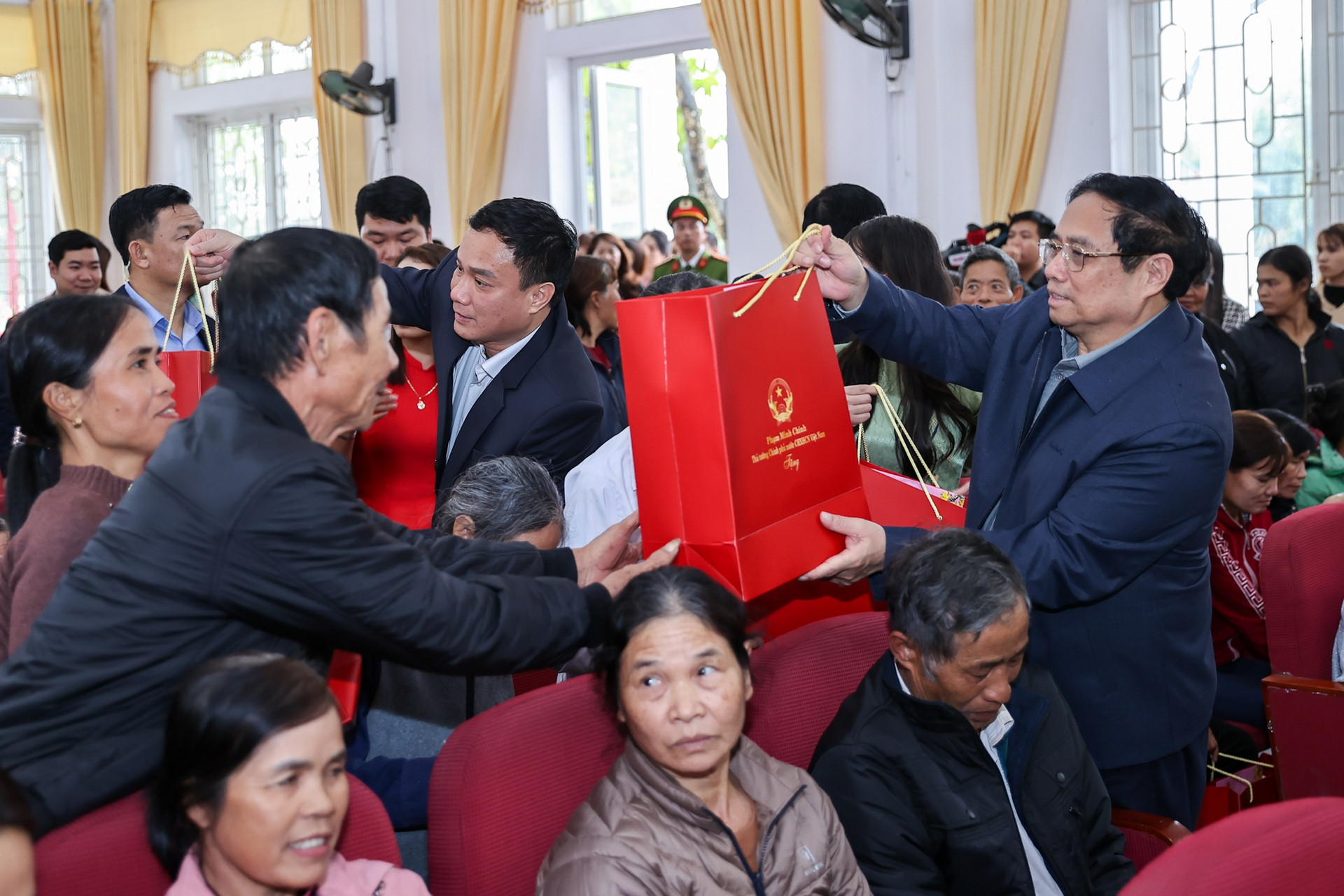 Thủ tướng Chính phủ dâng hương tưởng niệm Chủ tịch Hồ Chí Minh- Ảnh 7.
