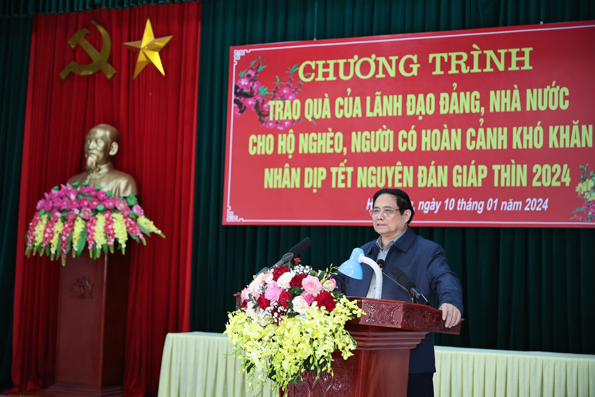 Thủ tướng Chính phủ dâng hương tưởng niệm Chủ tịch Hồ Chí Minh- Ảnh 10.