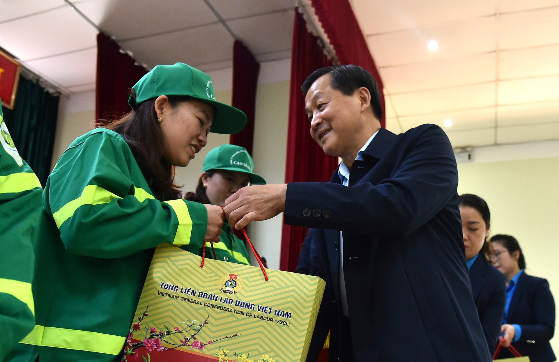 Phó Thủ tướng Lê Minh Khái thăm, chúc Tết tại tỉnh Cao Bằng- Ảnh 4.