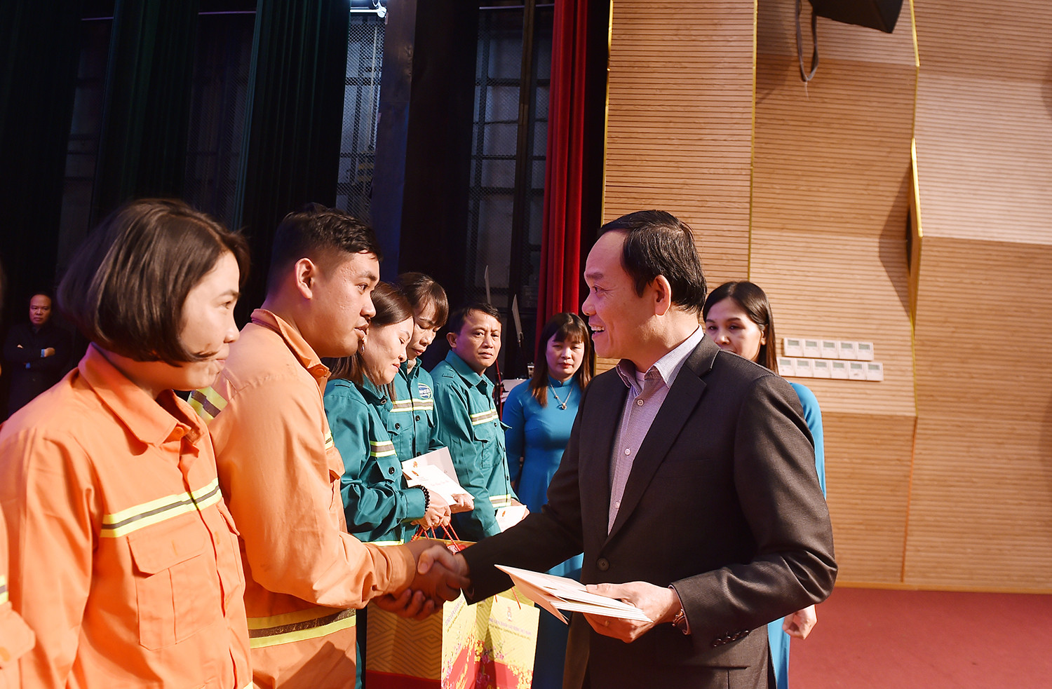 Phó Thủ tướng Trần Lưu Quang thăm, chúc Tết quân, dân Hải Phòng- Ảnh 1.