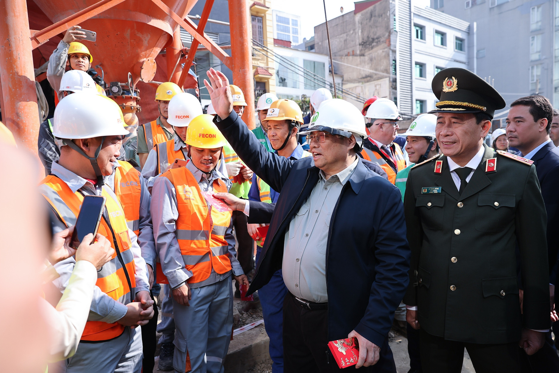 Thủ tướng kiểm tra hiện trường, thúc đẩy tiến độ dự án đường sắt Nhổn - ga Hà Nội- Ảnh 5.
