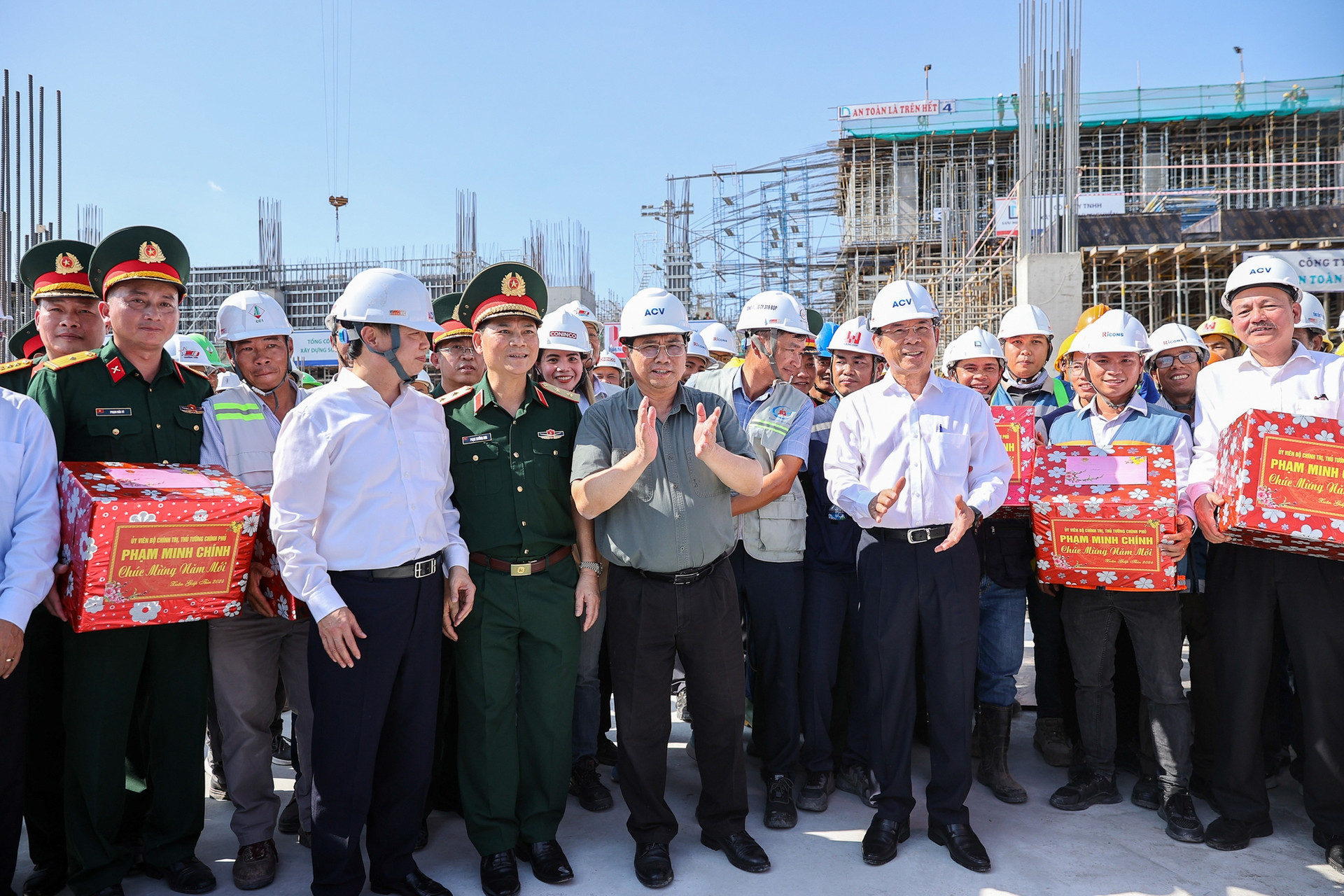 Thủ tướng: Phấn đấu hoàn thành ga T3 Tân Sơn Nhất đúng dịp 50 năm giải phóng miền Nam- Ảnh 7.