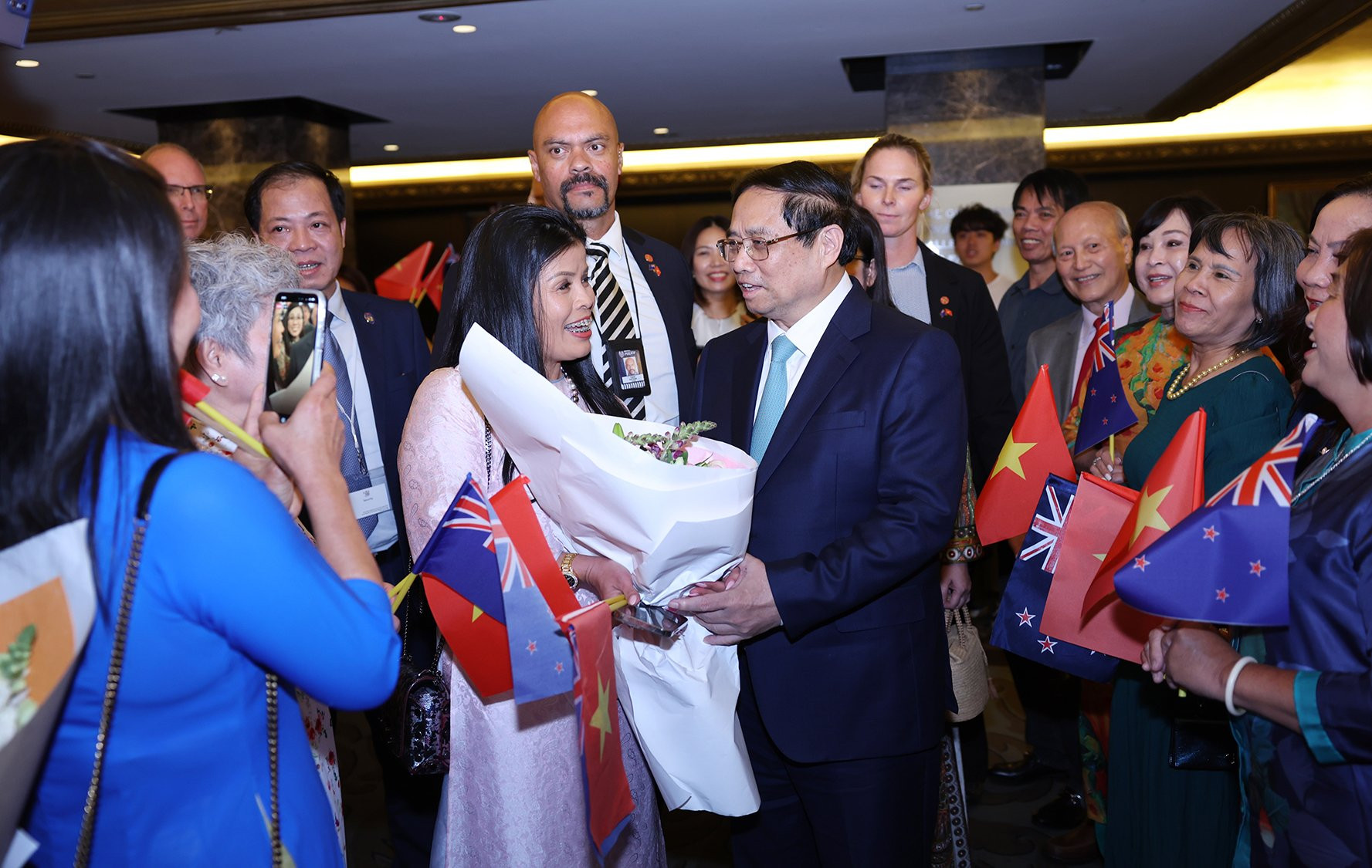 Thủ tướng Phạm Minh Chính tới Auckland, thăm chính thức New Zealand- Ảnh 5.