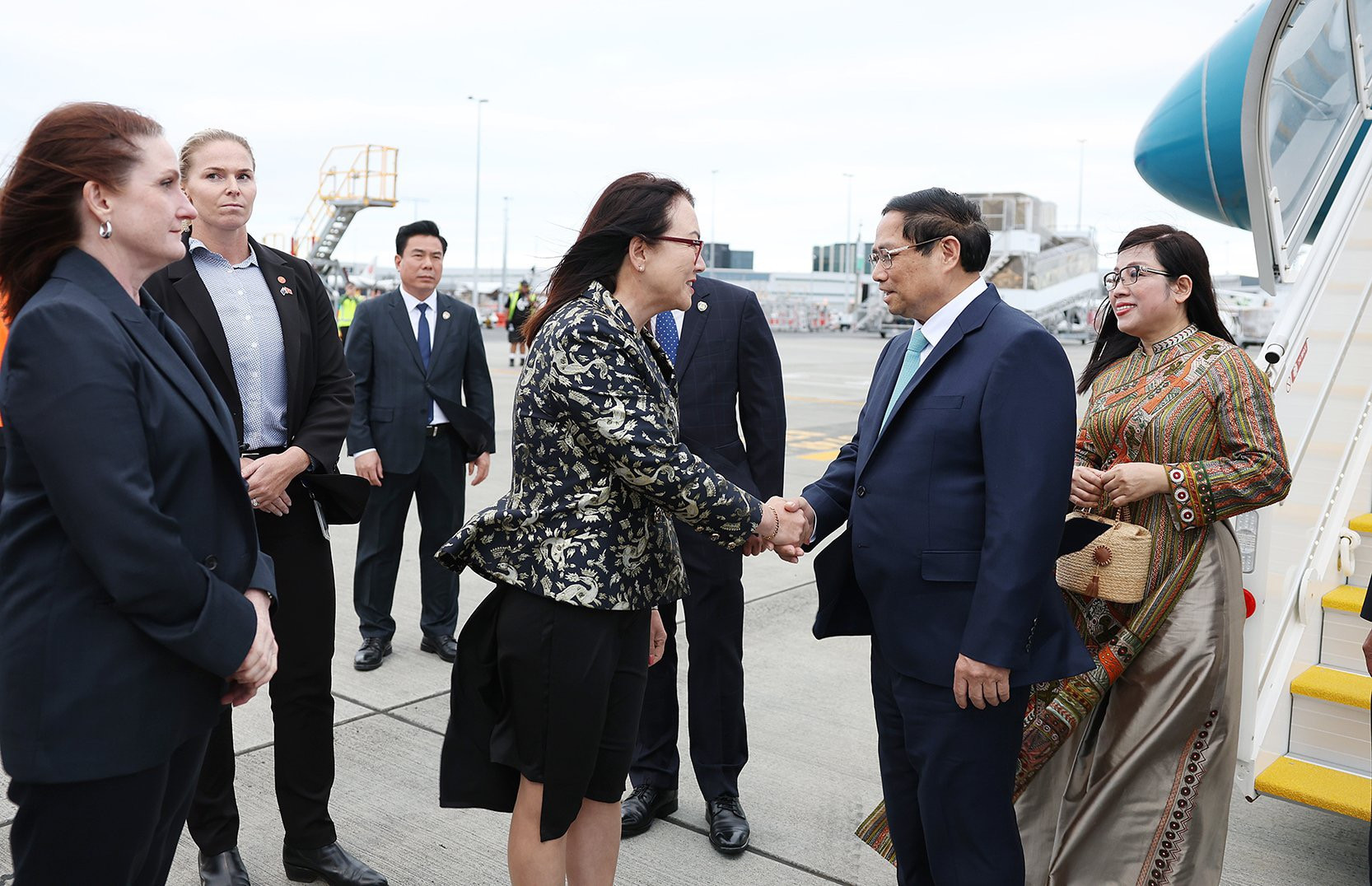 Thủ tướng Phạm Minh Chính tới Auckland, thăm chính thức New Zealand- Ảnh 1.