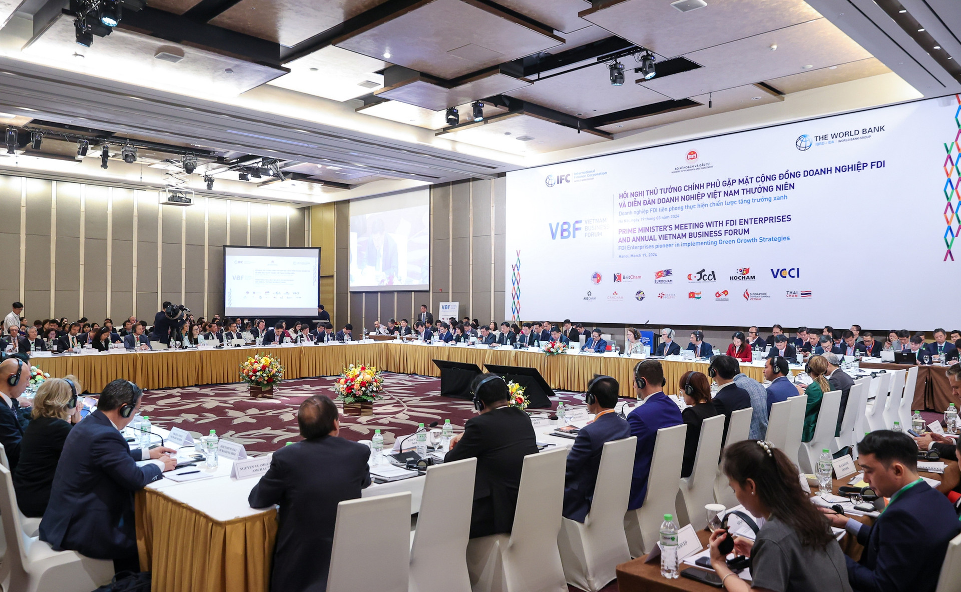 Thủ tướng gặp mặt cộng đồng doanh nghiệp FDI và dự Diễn đàn Doanh nghiệp Việt Nam- Ảnh 3.