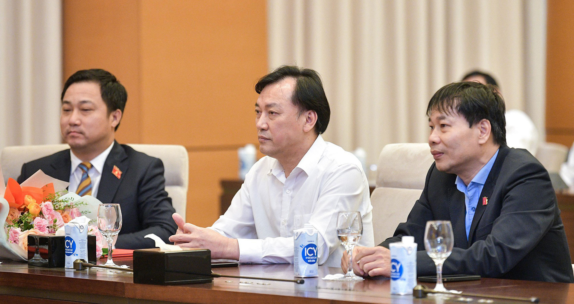 Phó Chủ tịch Thường trực Quốc hội Trần Thanh Mẫn chủ trì Lễ công bố và trao Nghị quyết của Ủy ban Thường vụ Quốc hội về công tác cán bộ -1