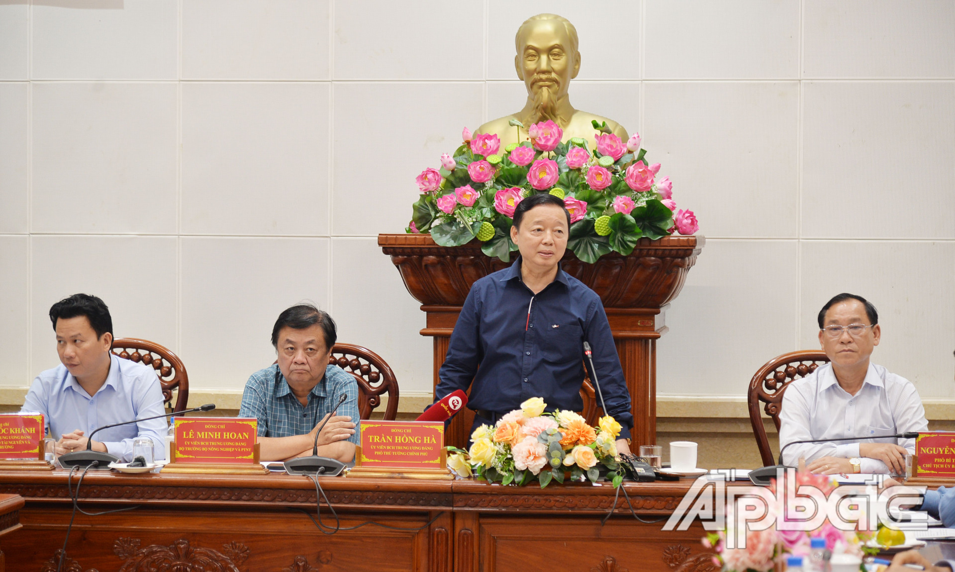 Phó Thủ tướng Chính phủ Trần Hồng Hà phát biểu kết luận buổi làm việc.