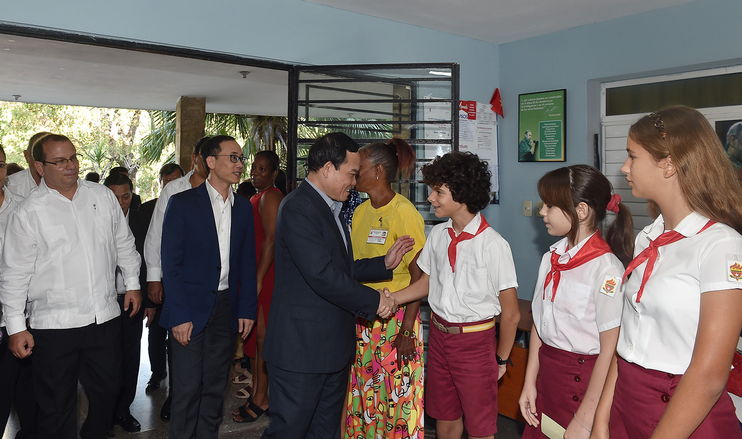 Phó Thủ tướng Trần Lưu Quang thăm ngôi trường mang tên nữ anh hùng Việt Nam ở La Habana- Ảnh 2.