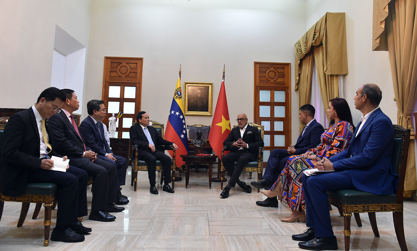 Phó Thủ tướng Trần Lưu Quang hội kiến Chủ tịch Quốc hội Venezuela- Ảnh 2.
