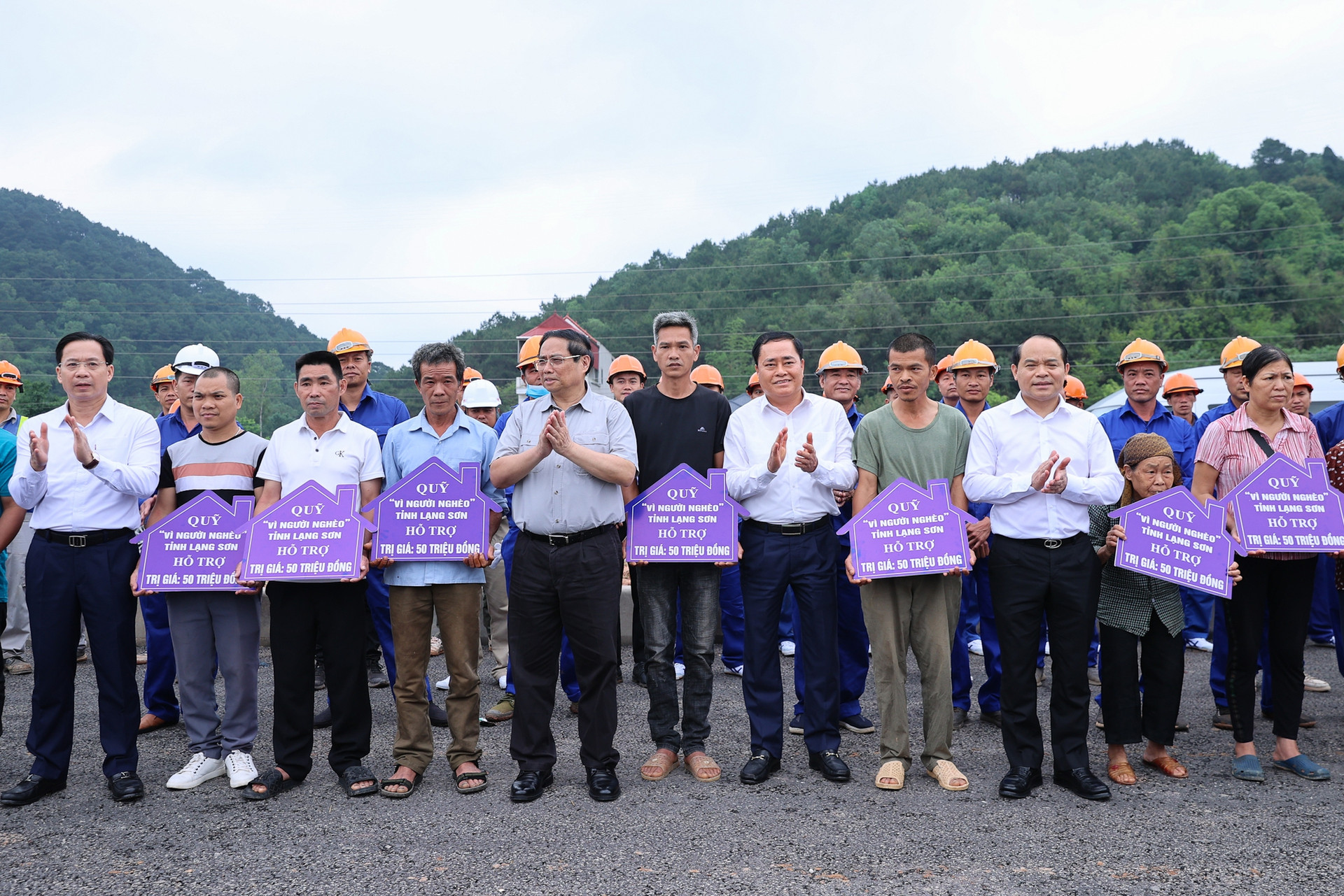 Thủ tướng thăm cửa khẩu Hữu Nghị và khảo sát một số dự án tại Lạng Sơn- Ảnh 8.