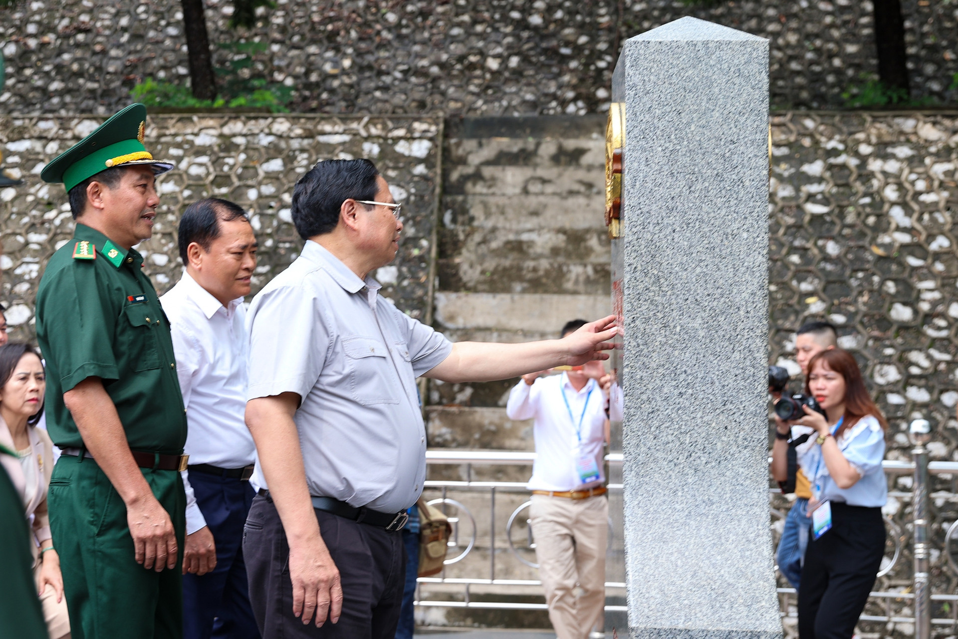 Thủ tướng thăm cửa khẩu Hữu Nghị và khảo sát một số dự án tại Lạng Sơn- Ảnh 3.