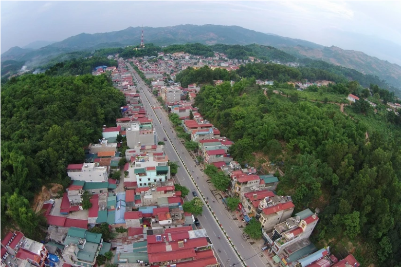 1.3.-duong-7-5-nay-la-duong-vo-nguyen-giap-con-duong-nay-truoc-day-von-la-duong-huyet-mach-279-thong-thuong-voi-cua-khau-quoc-te-tay-trang-noi-voi-lao.png