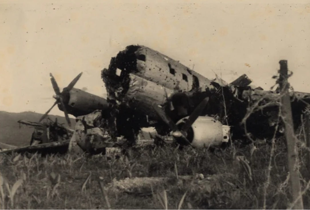 3.2.-may-bay-cua-quan-phap-bi-ban-ha-o-chien-truong-dien-bien-phu-nam-1954.-anh-tu-lieu-vien-lsqs.png