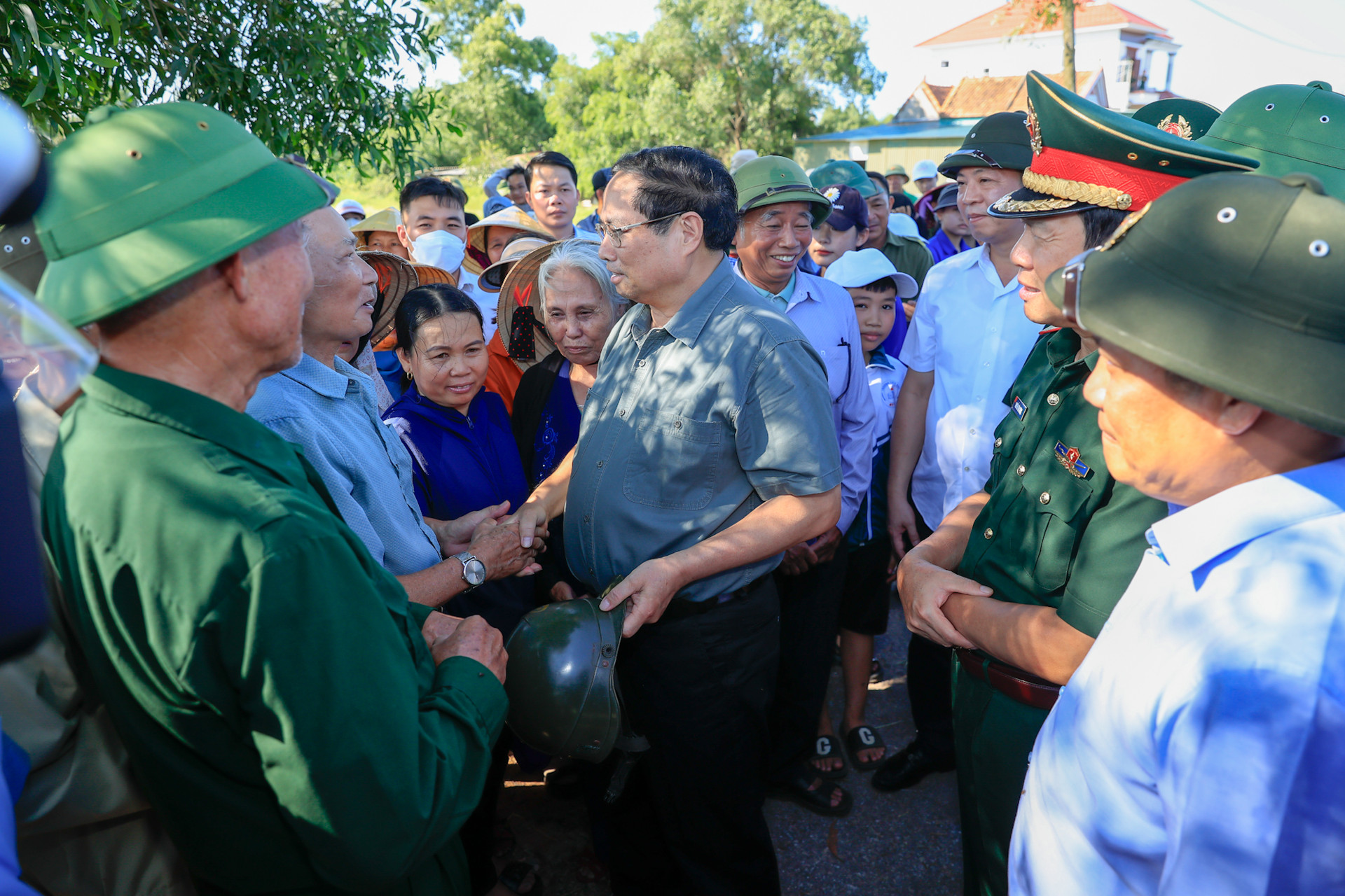 Thủ tướng thăm, tặng quà người có công và trẻ em, người khuyết tật tại Quảng Bình- Ảnh 8.