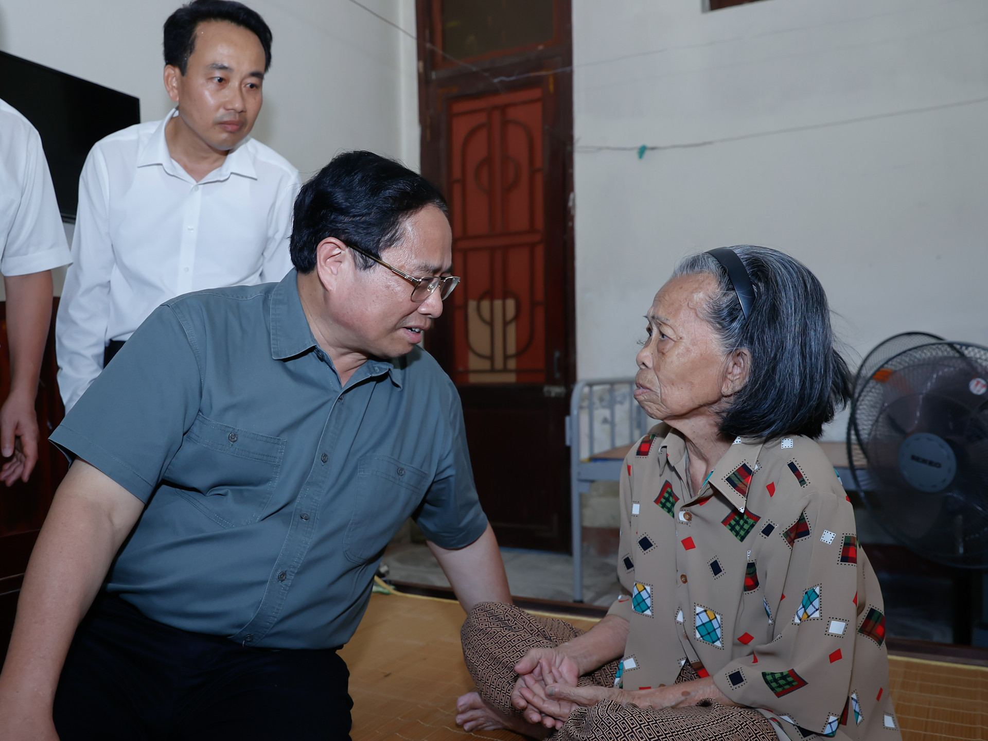 Thủ tướng thăm, tặng quà người có công và trẻ em, người khuyết tật tại Quảng Bình- Ảnh 3.