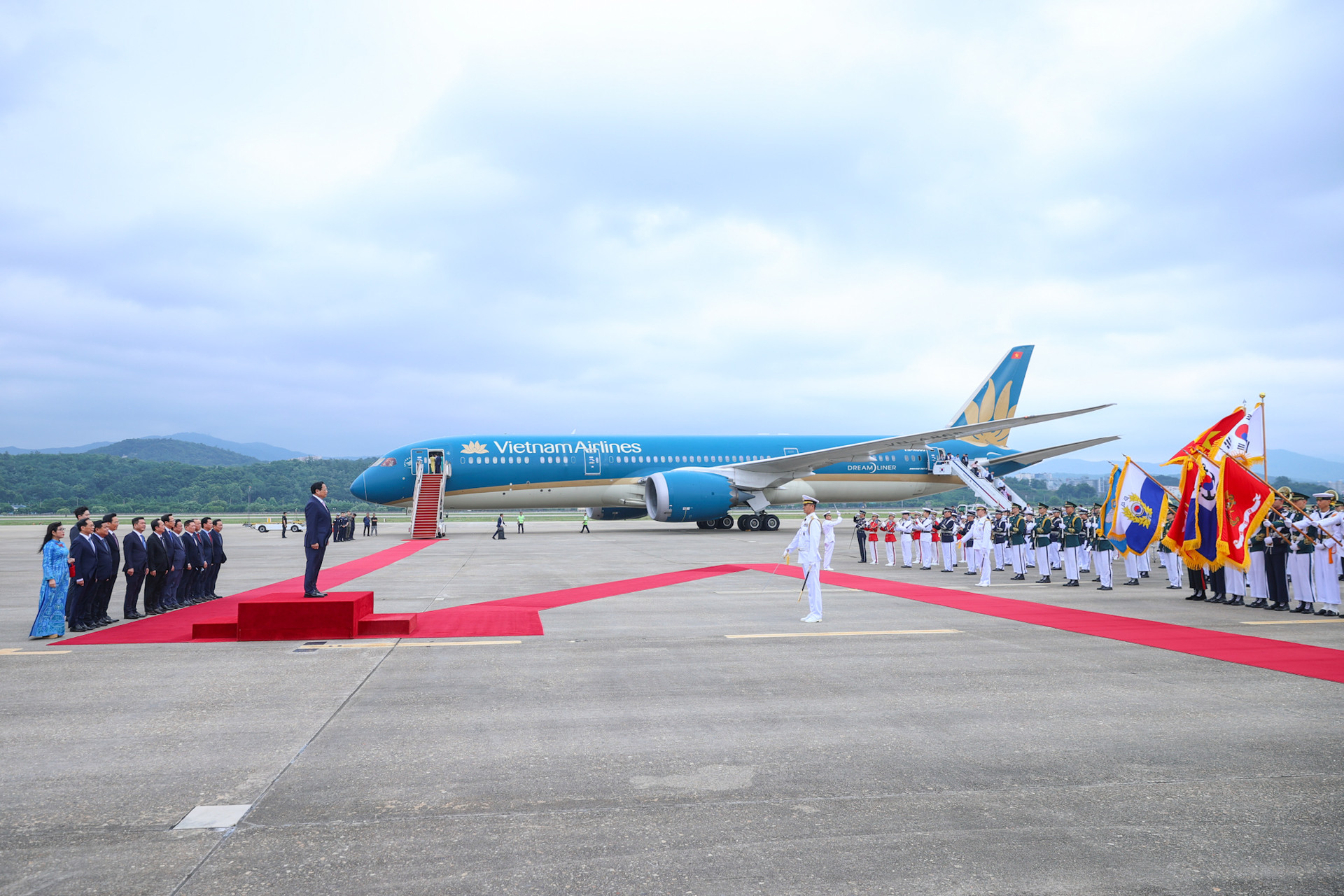 Lễ đón chính thức Thủ tướng Phạm Minh Chính và phu nhân thăm Hàn Quốc- Ảnh 6.