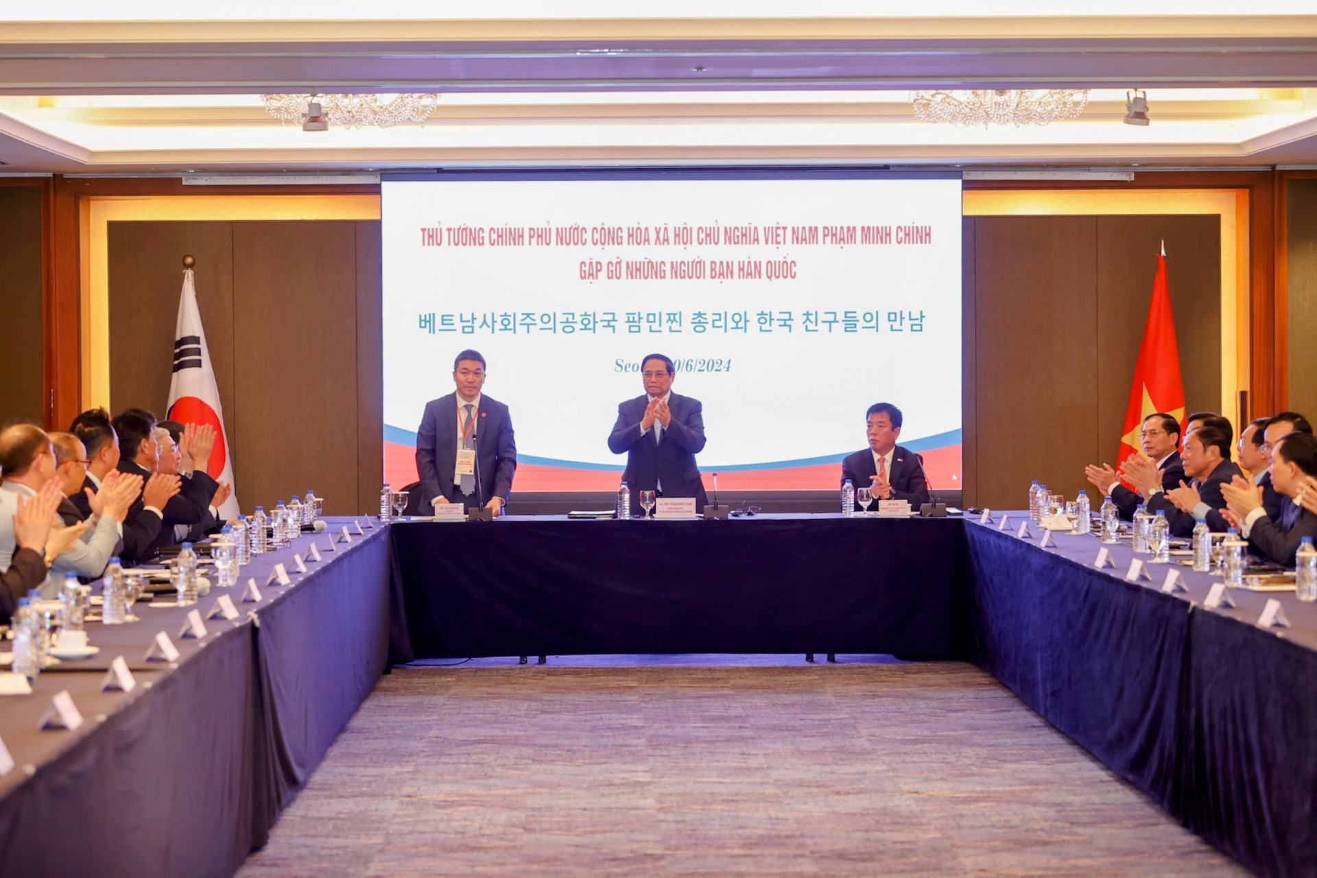 Cuộc gặp xúc động của Thủ tướng Phạm Minh Chính với những người bạn Hàn Quốc- Ảnh 2.