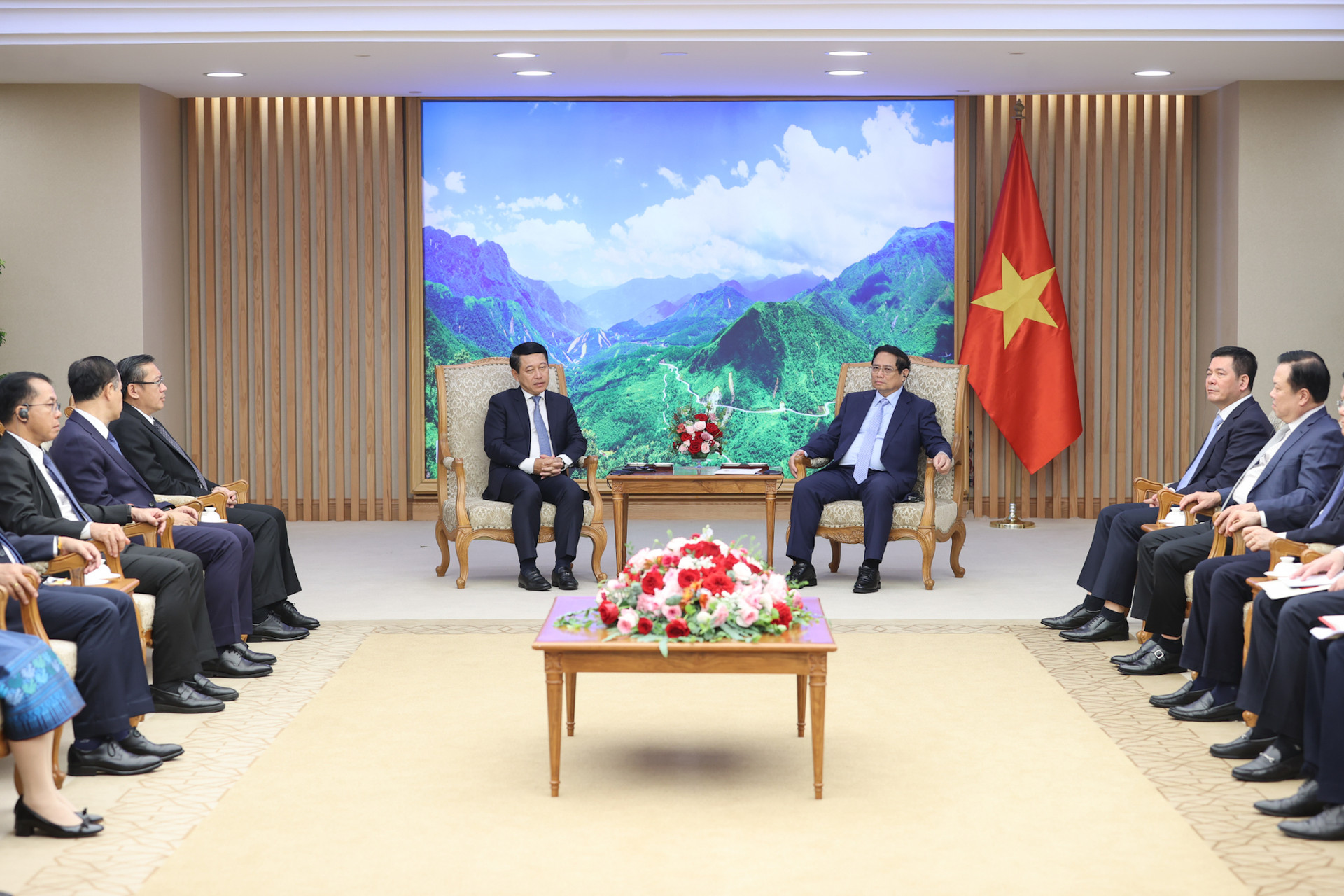 Thủ tướng Phạm Minh Chính tiếp Phó Thủ tướng Chính phủ, Bộ trưởng Ngoại giao Lào- Ảnh 3.