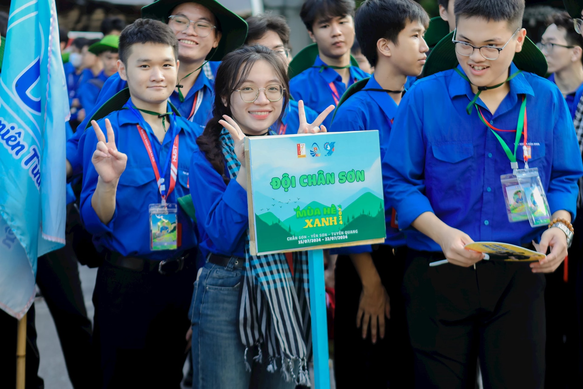 4.-nhung-nu-cuoi-tran-day-niem-vui-va-nhiet-huyet-cua-cac-thanh-nien-tinh-nguyen-chuan-bi-buoc-vao-chuoi-hoat-dong-tinh-nguyen-mua-he-day-y-nghia.jpg