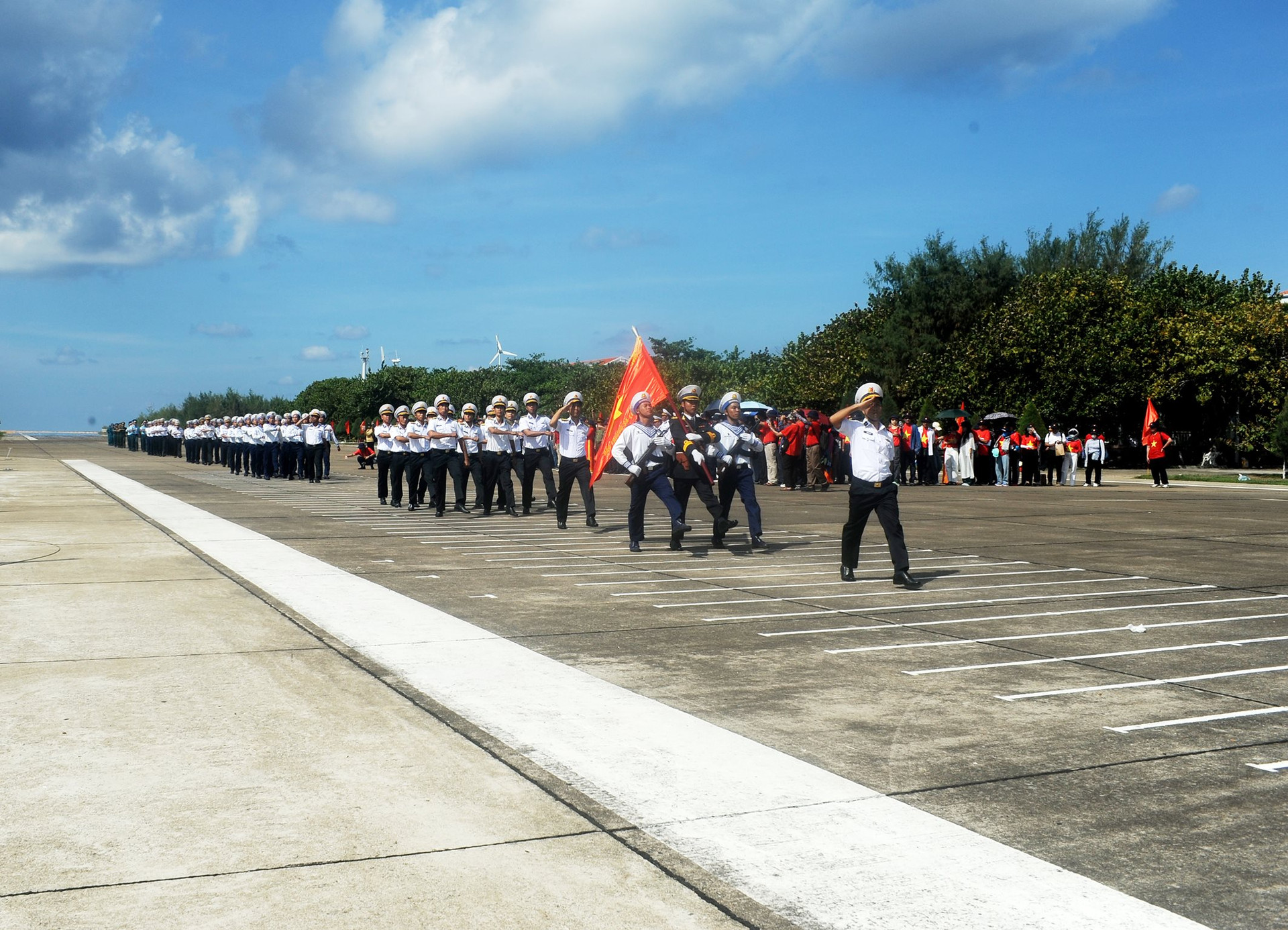 4.-dao-truong-sa-lon-cay-coi-tuoi-tot-quanh-nam.jpg