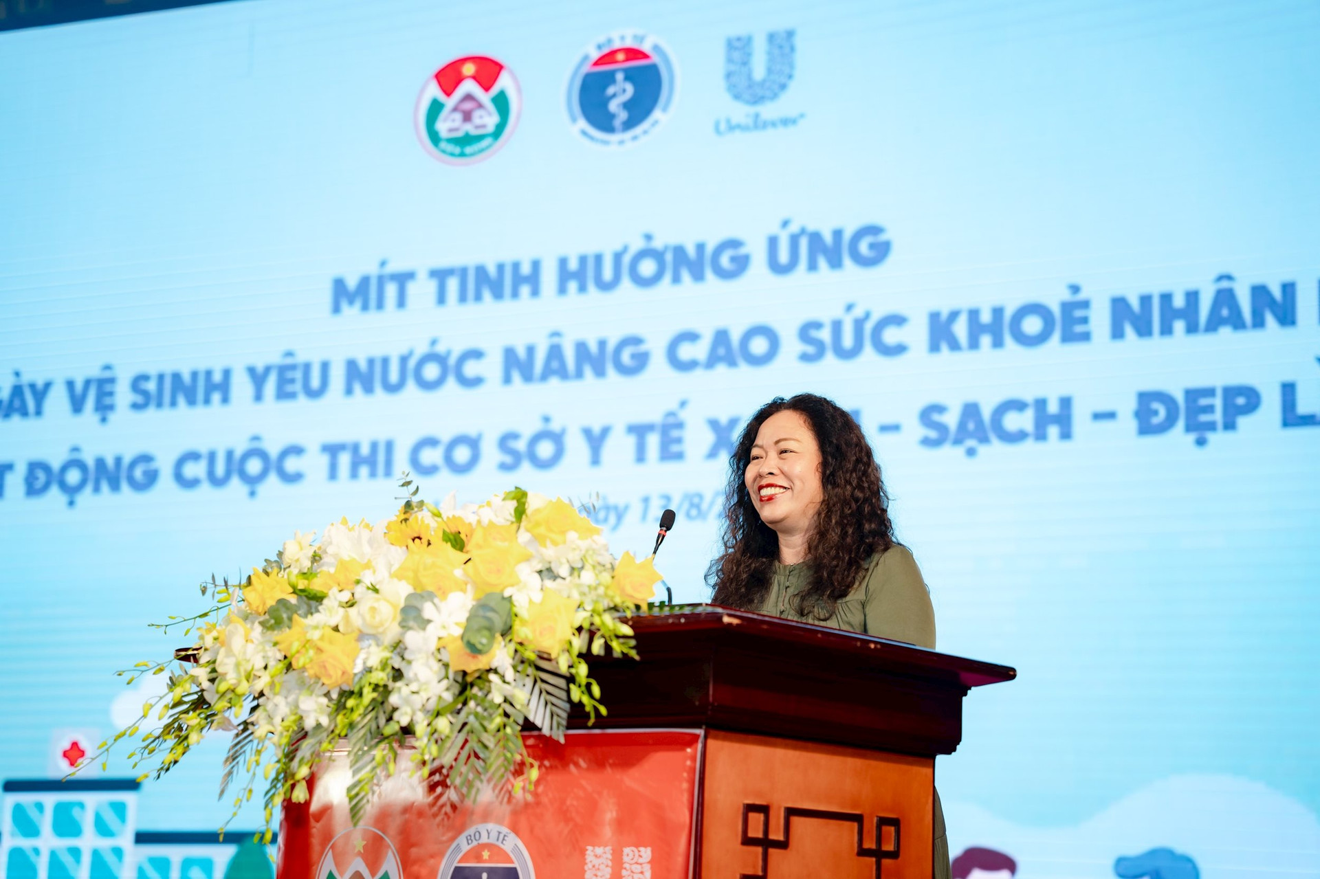 4-ba-nguyen-thi-bich-van-tong-giam-doc-quoc-gia-unilever-viet-nam-chia-se-tai-buoi-le..jpg