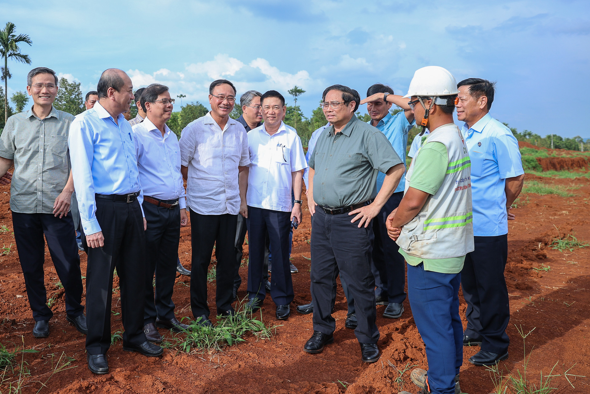 Thủ tướng khảo sát hiện trường, yêu cầu đẩy nhanh tiến độ dự án cao tốc Khánh Hòa - Buôn Ma Thuột- Ảnh 1.