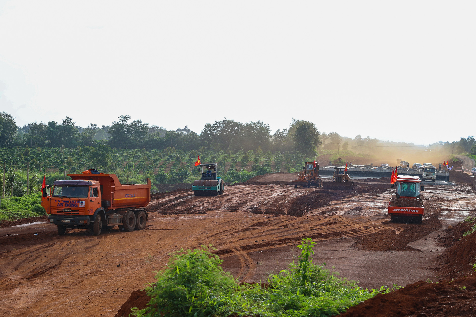 Thủ tướng khảo sát hiện trường, yêu cầu đẩy nhanh tiến độ dự án cao tốc Khánh Hòa - Buôn Ma Thuột- Ảnh 12.