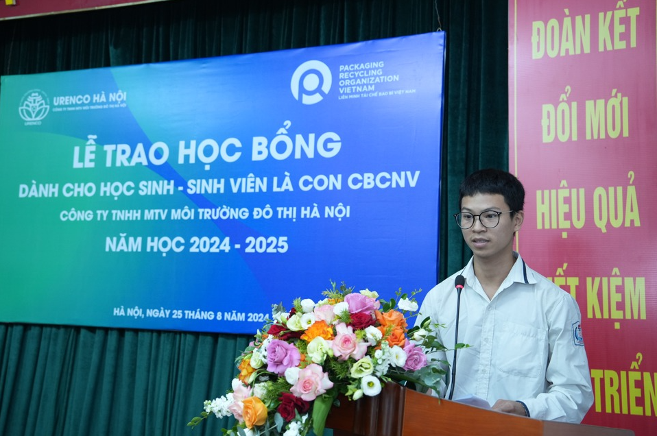 chau-nguyen-van-phuong-dai-dien-cac-hoc-sinh-sinh-vien-duoc-nhan-hoc-bong-pro-viet-nam-phat-bieu-tai-buoi-le..png