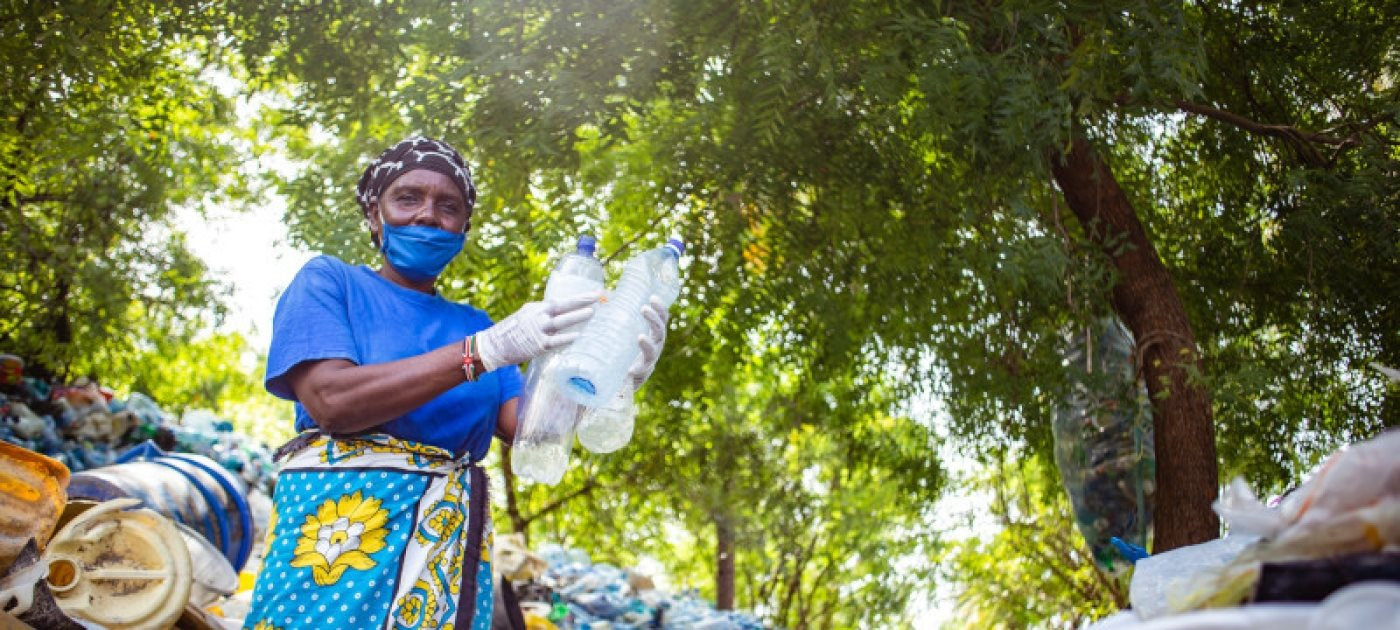 woman_sorting_plastic-_ecoworld_watamu-_credit_florian_fussstetter.jpg