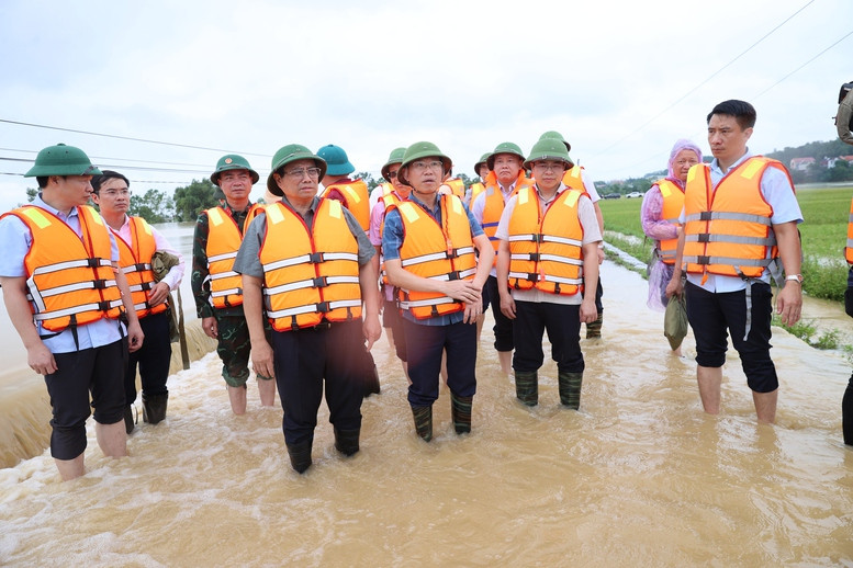 Thủ tướng chỉ đạo bảo đảm an toàn đê điều, hồ đập, phát hiện, xử lý kịp thời các sự cố ngay từ giờ đầu- Ảnh 1.