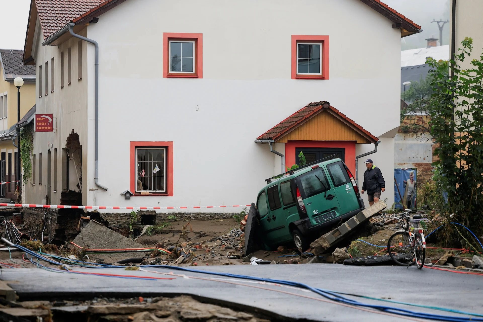 2024-09-16t093616z_1_lynxmpek8f081_rtroptp_4_europe-weather-centraleurope-floods-czech.jpg