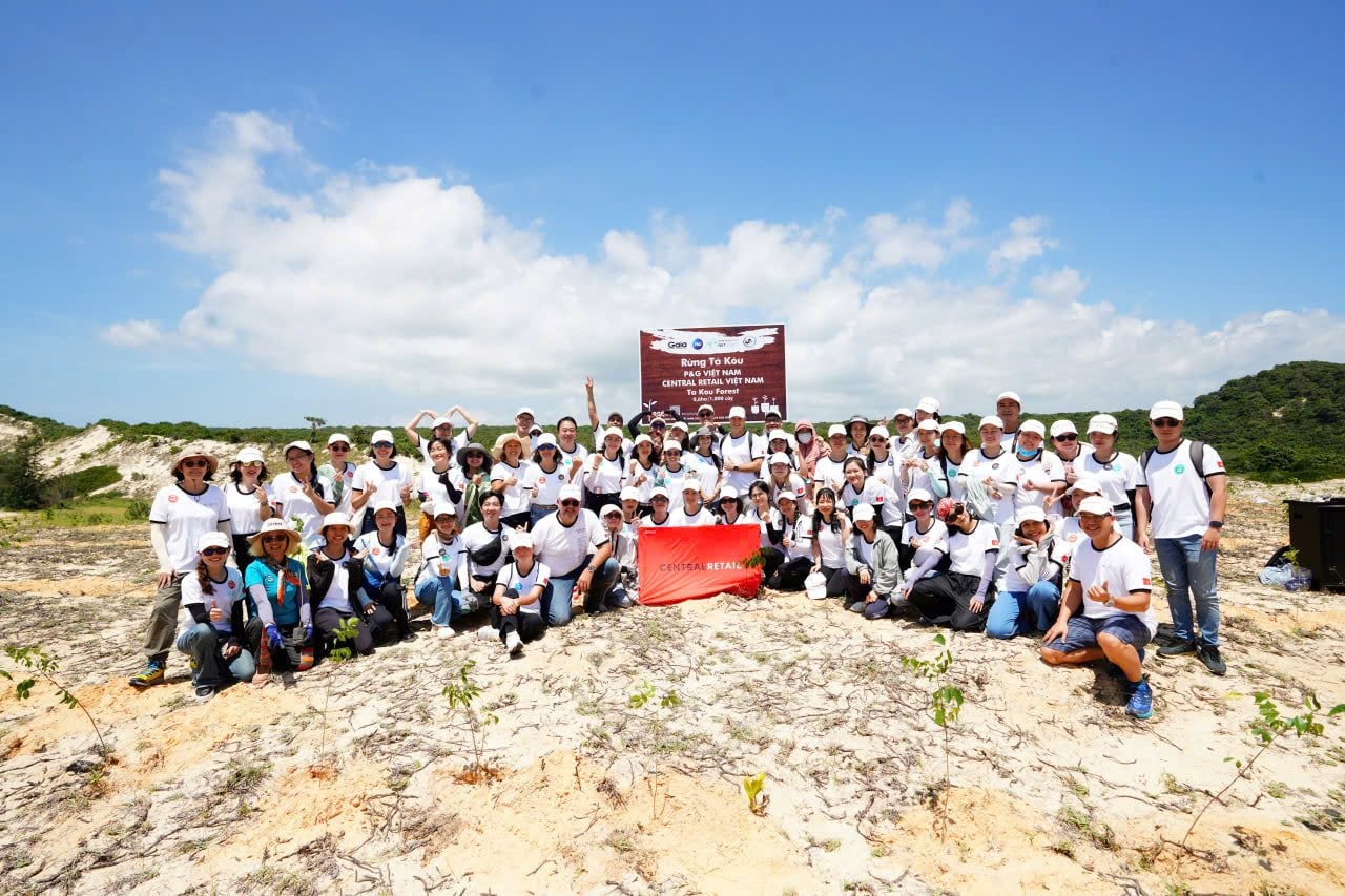 1-su-kien-thu-hut-su-co-mat-cua-150-tinh-nguyen-vien-tu-ca-hai-cong-ty-cung-nhieu-nghe-si-noi-tieng..jpg