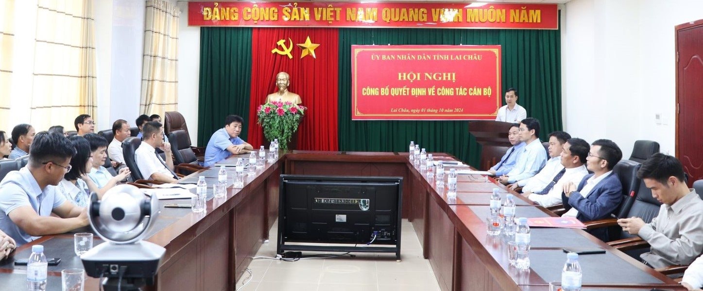 quang-canh-hoi-nghi-can-bo-.jpg